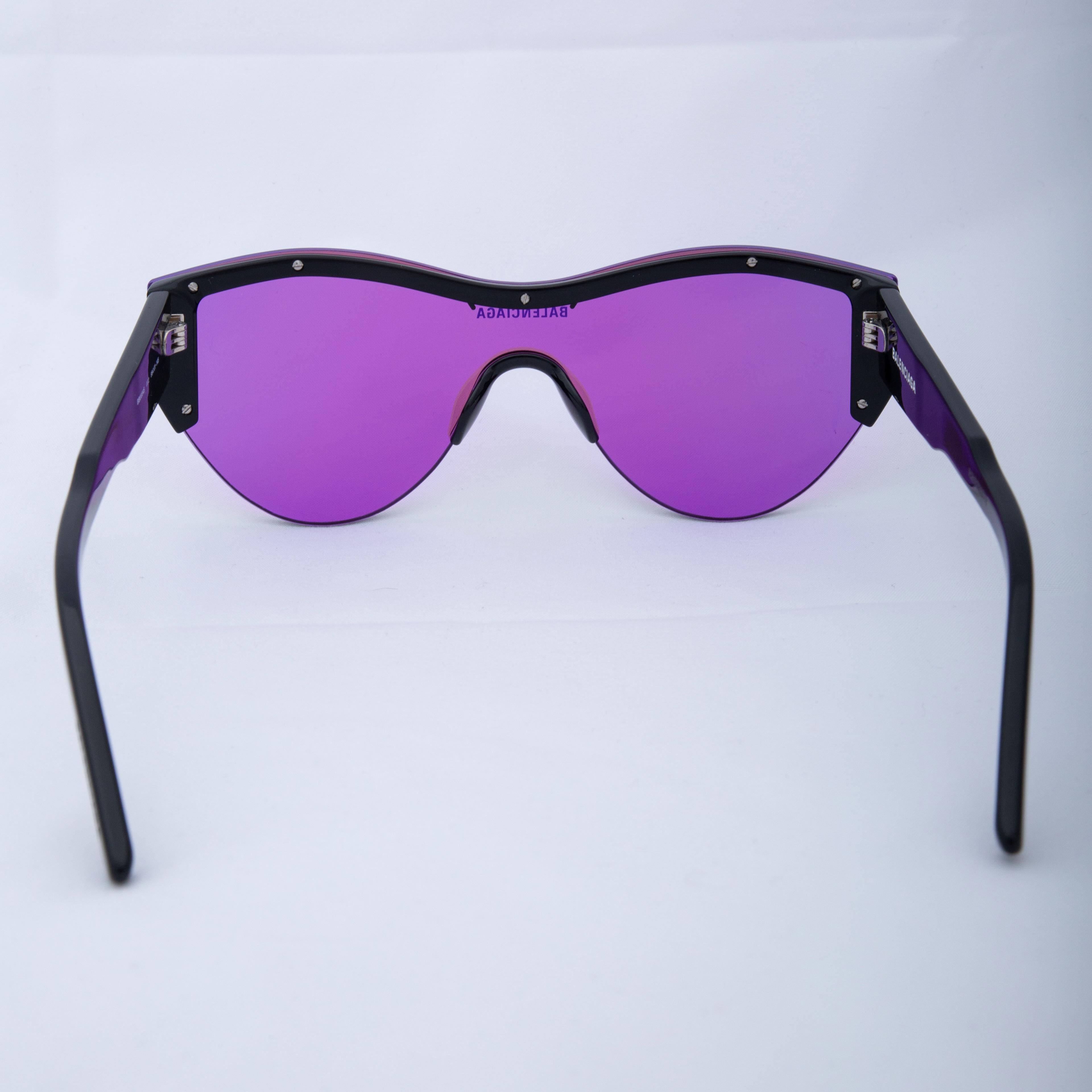 COLOR: Purple
ITEM CODE: BB0004S 002
SIZE STAMP: 99 ☐ 01  145
FRAME MATERIAL: Acetate

MEASURES~
Arms: 145 mm
Lens width: 99 mm
Lens height: 50 mm
Bridge: 01 mm

COMES WITH: Sunglass case
CONDITION: Good - frame & lens show faint scratches.

Made in