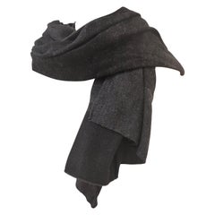 Grauer Schal aus Wolle von Balenciaga