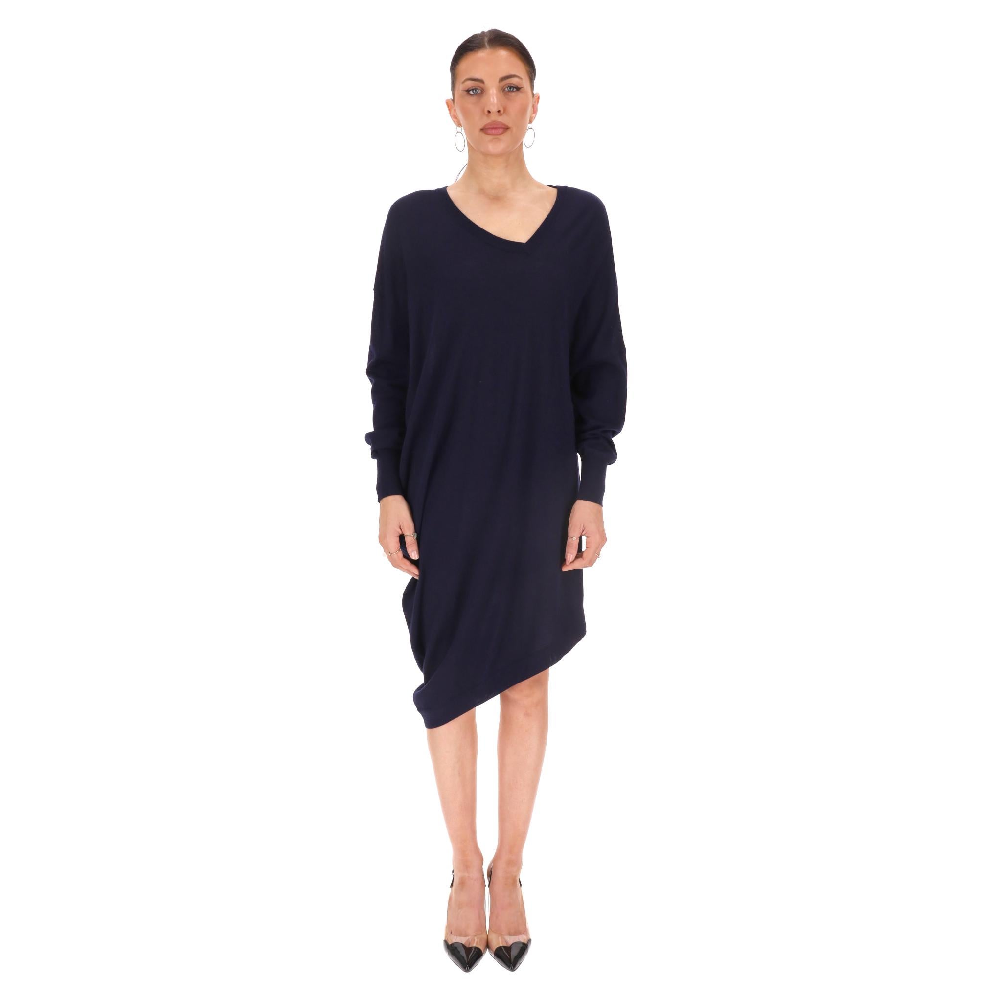 Balenciaga Wool, Silk & Cashmere Blend Asymmetric Dress

Navy, long-sleeved jumper dress crafted from wool, silk and cashmere blend. 

Designed with with asymmetric V-neck and gathered asymmetric hemline.

Rrp Approx. £1,200

Size – 38FR

Condition