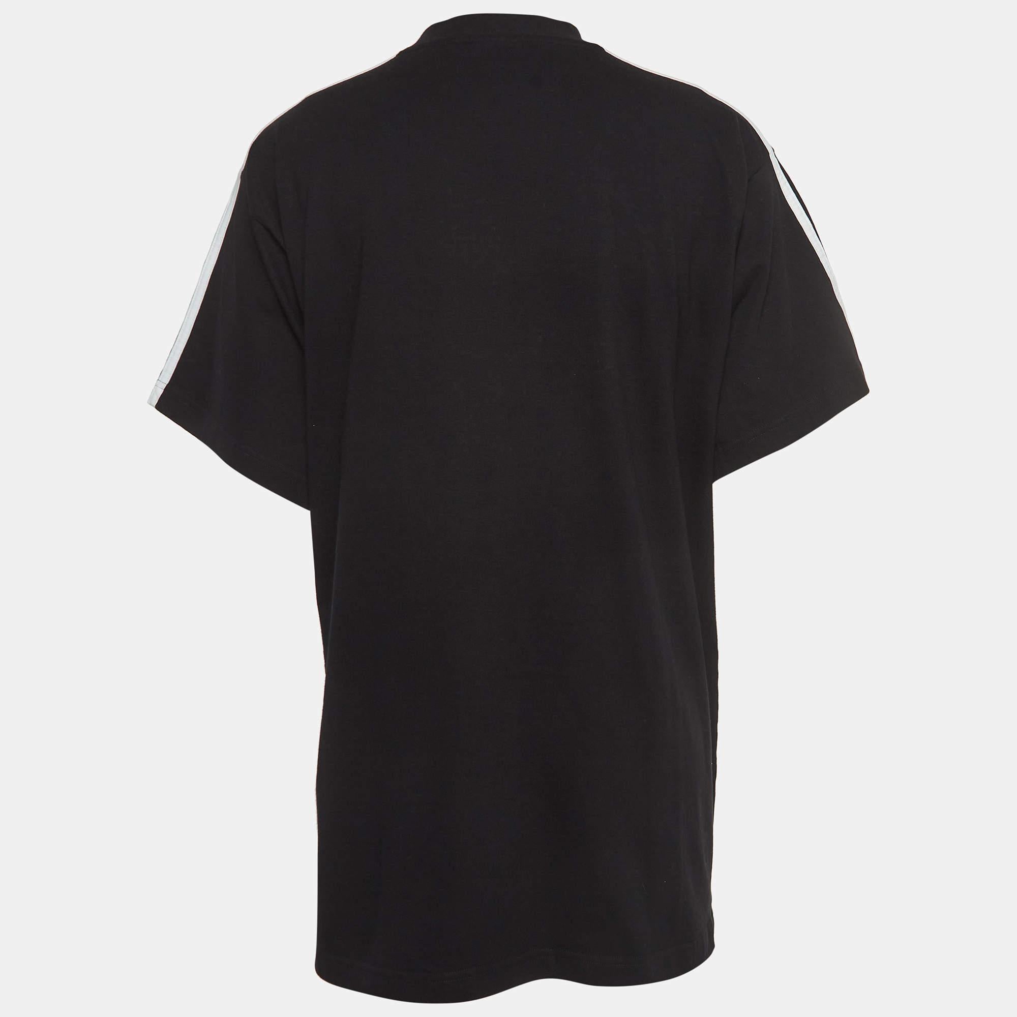 Perfect for casual outings or errands, this T-shirt is the best piece to feel comfortable and stylish in. It flaunts a catchy shade and a relaxed fit.

Includes: Brand Tag