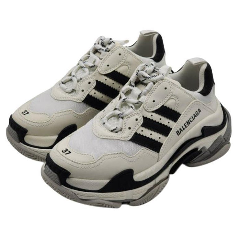 Baskets Triple S de Balenciaga x Adidas En vente sur 1stDibs France