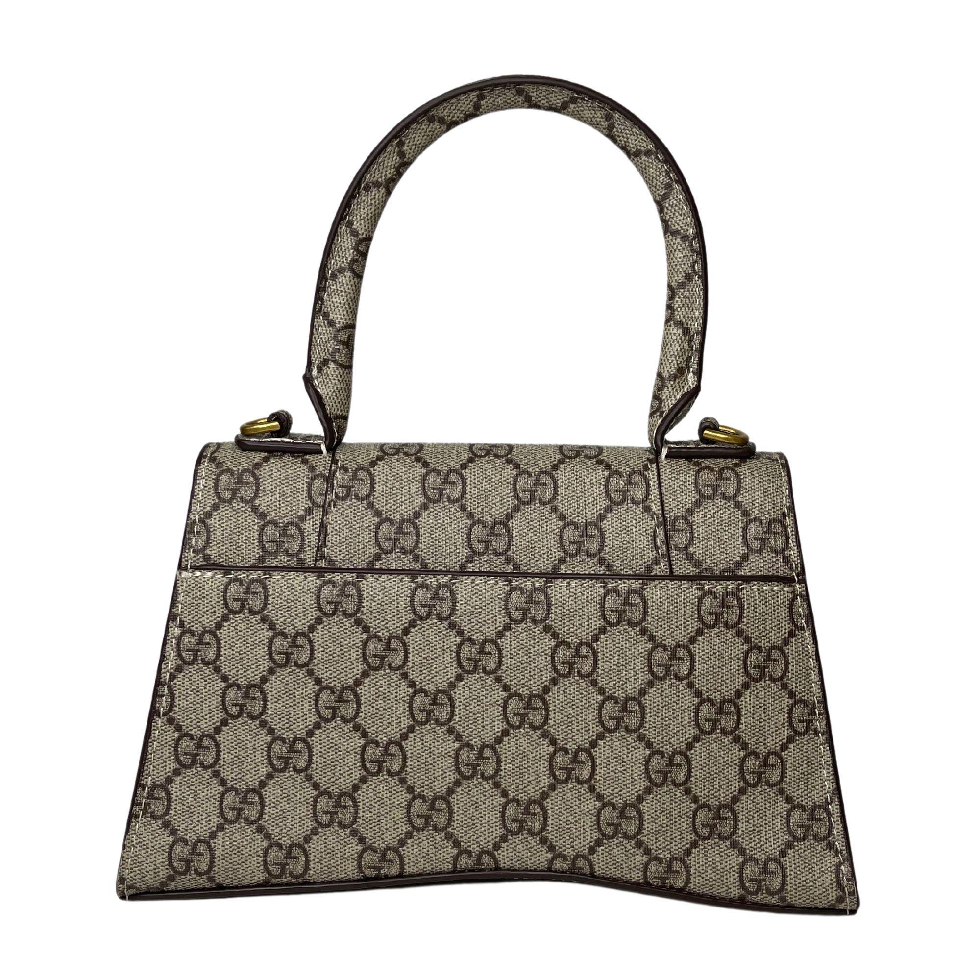 FARBE: Braun
MATERIAL: Beschichtetes Segeltuch
ITEM CODE: 592823 110S W 535269
MASSNAHMEN: H 5::5