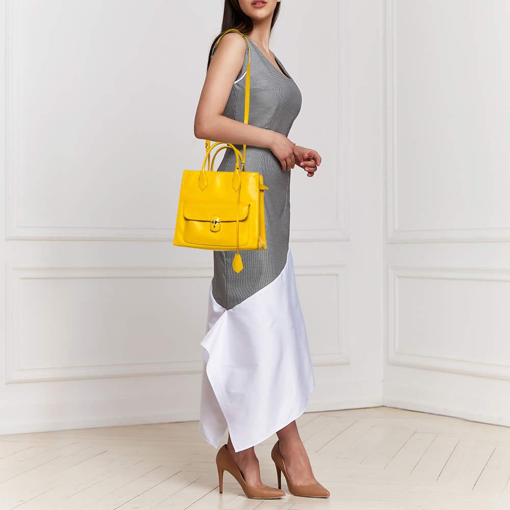Balenciaga Gelbe Leder Vorhängeschloss All Afternoon Tote im Zustand „Relativ gut“ in Dubai, Al Qouz 2
