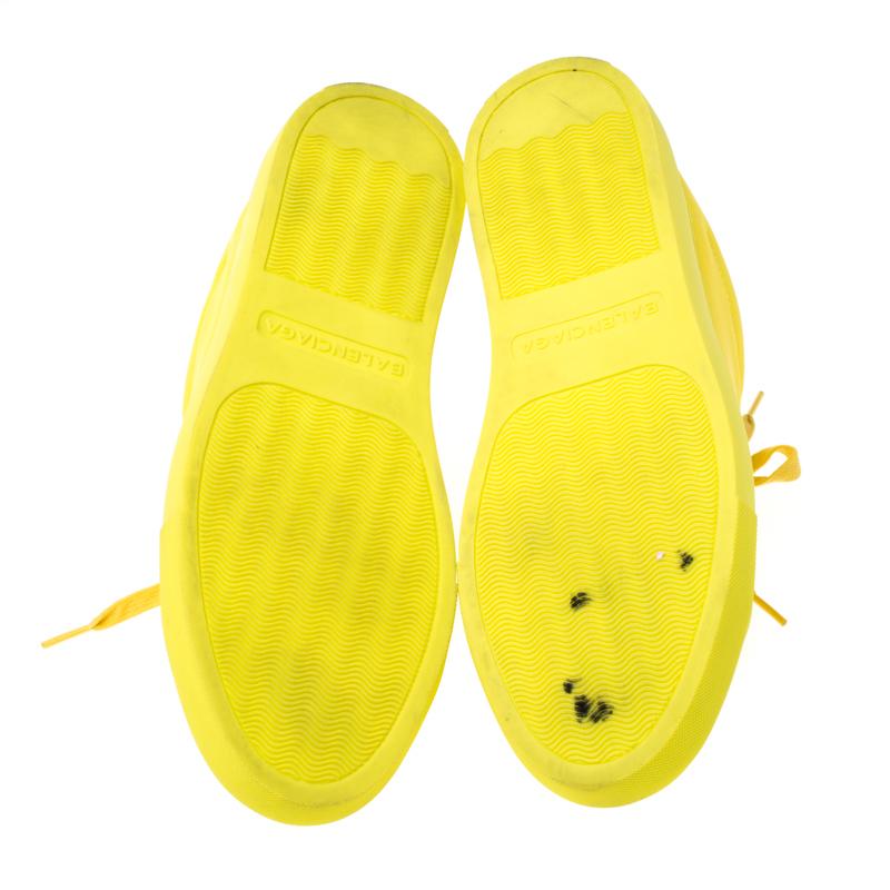 Balenciaga Yellow Neon Leather Arena Low Top Sneakers Size 40 In Good Condition In Dubai, Al Qouz 2