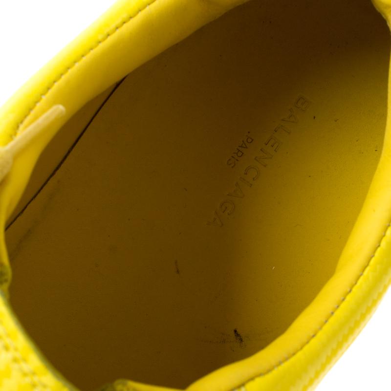 Balenciaga Yellow Neon Leather Arena Low Top Sneakers Size 40 In Good Condition In Dubai, Al Qouz 2