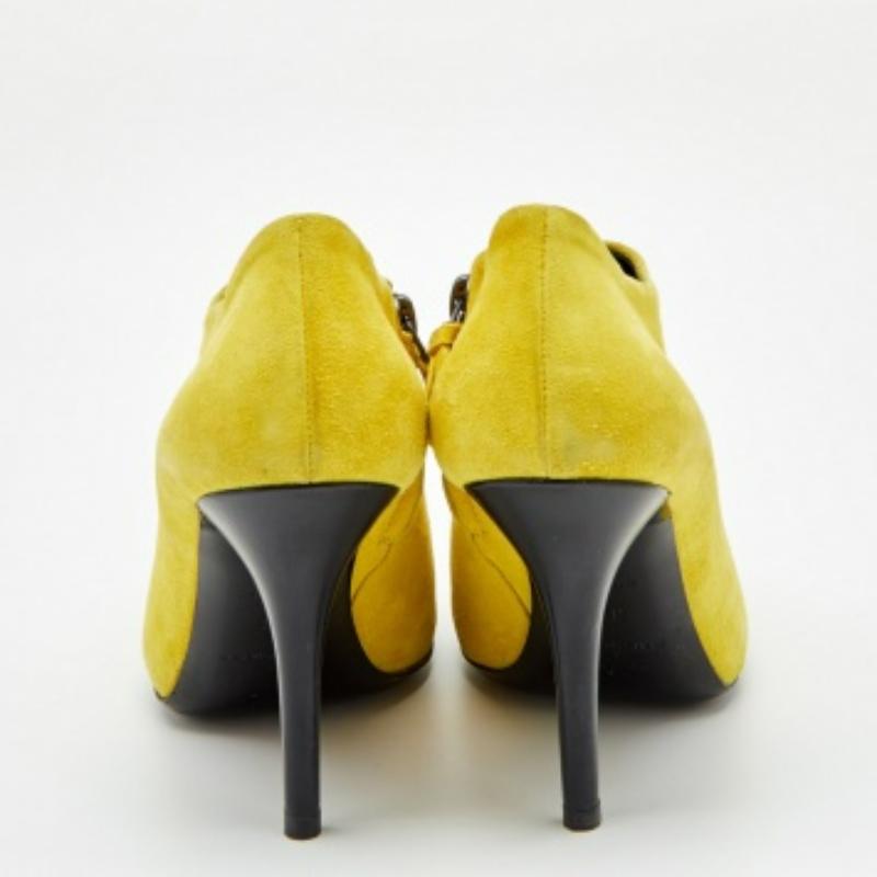 Bottines Balenciaga en daim jaune, taille 37,5 en vente 2