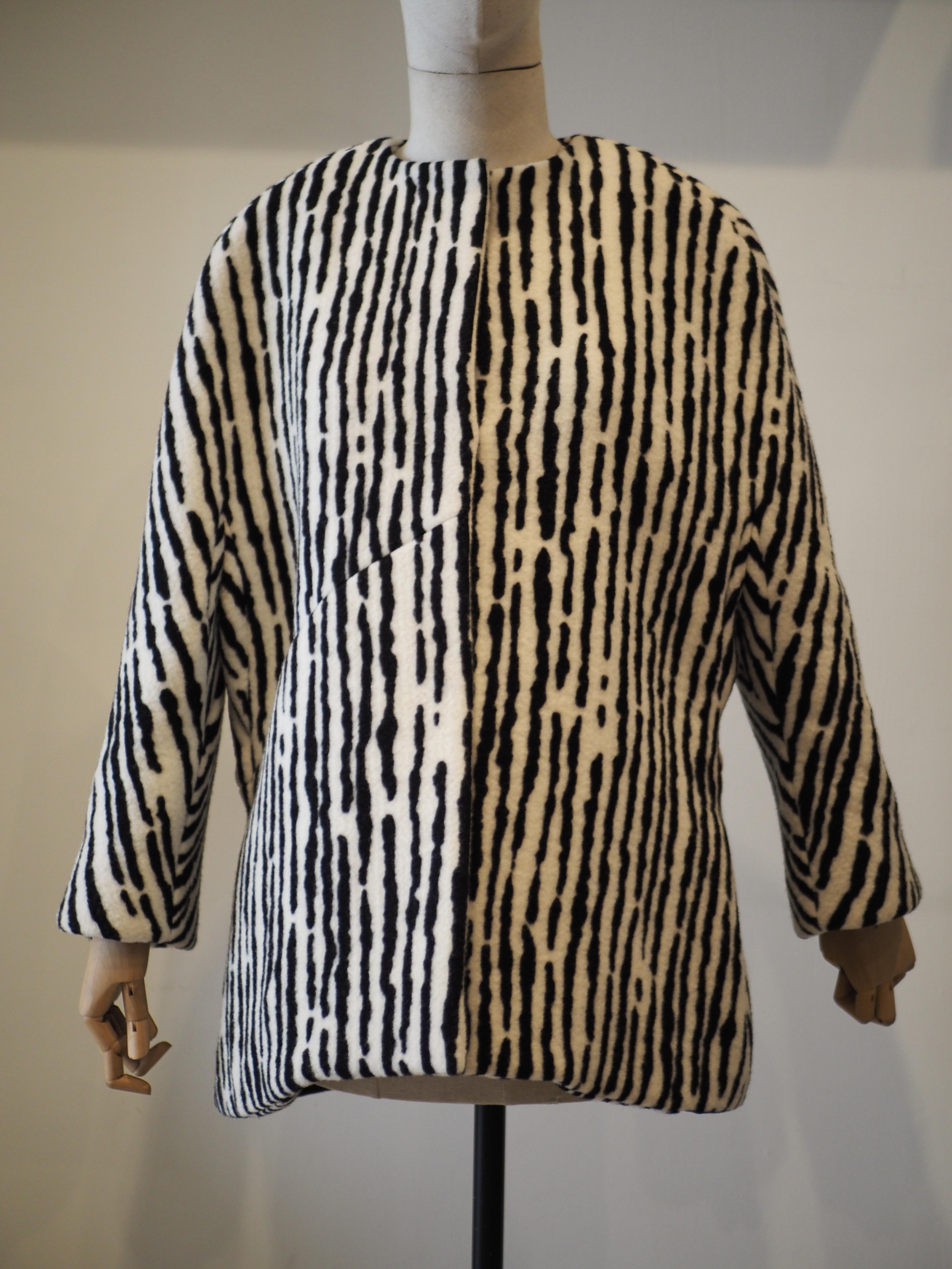 Balenciaga zebra coat size 36
totally made in italy