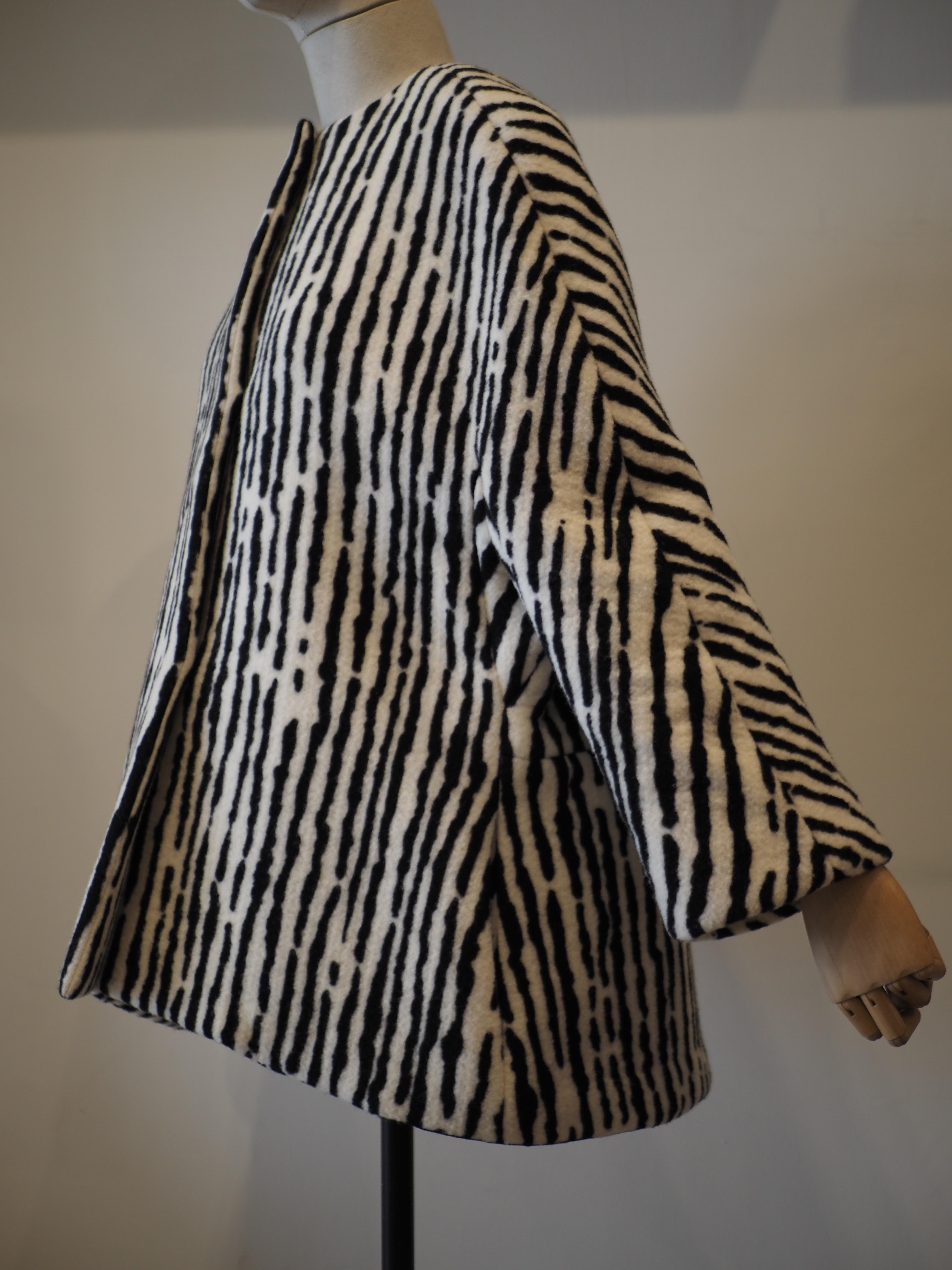 Balenciaga zebra coat In Excellent Condition For Sale In Capri, IT