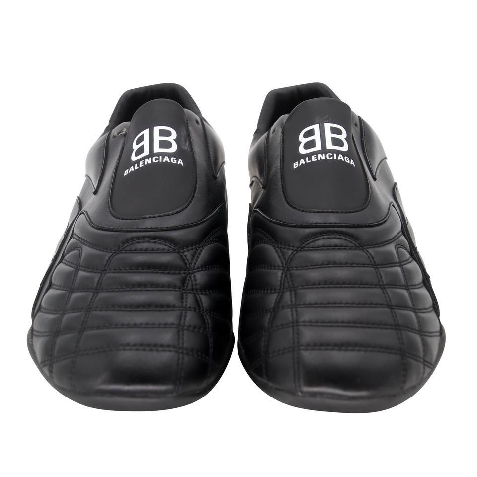 Balenciaga Zen 46 Quilted Leather Mens Sneaker BG-1005-0001

Here is another great collection from the famous fashion house of Balenciaga. Keep things relaxed, including your shoe collection. These black Zen low-top sneakers from Balenciaga have a