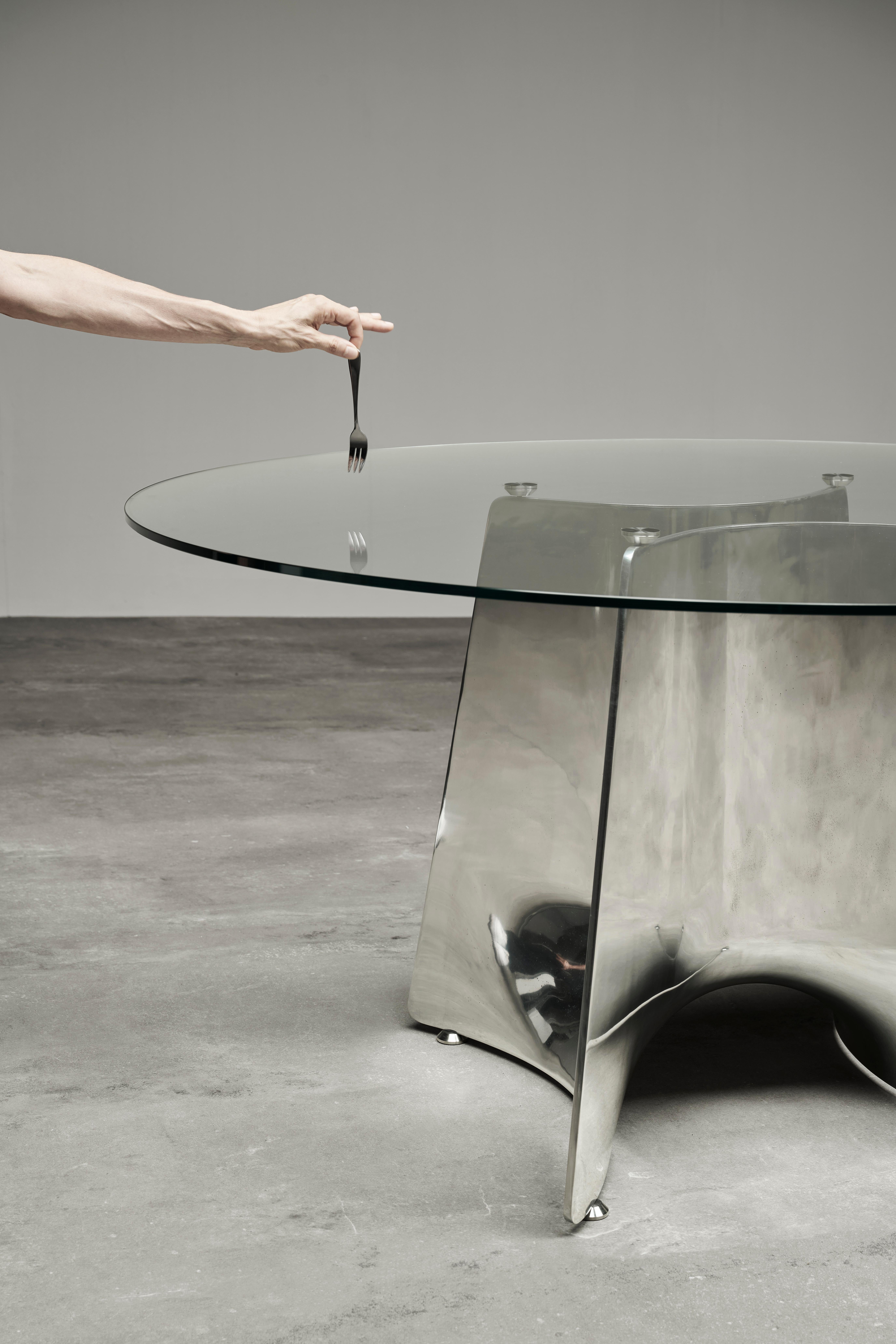 Baleri Italia, Tisch aus gebogenem, rundem Aluminium mit Glasplatte aus Bentz von Jeff Miller im Angebot 6
