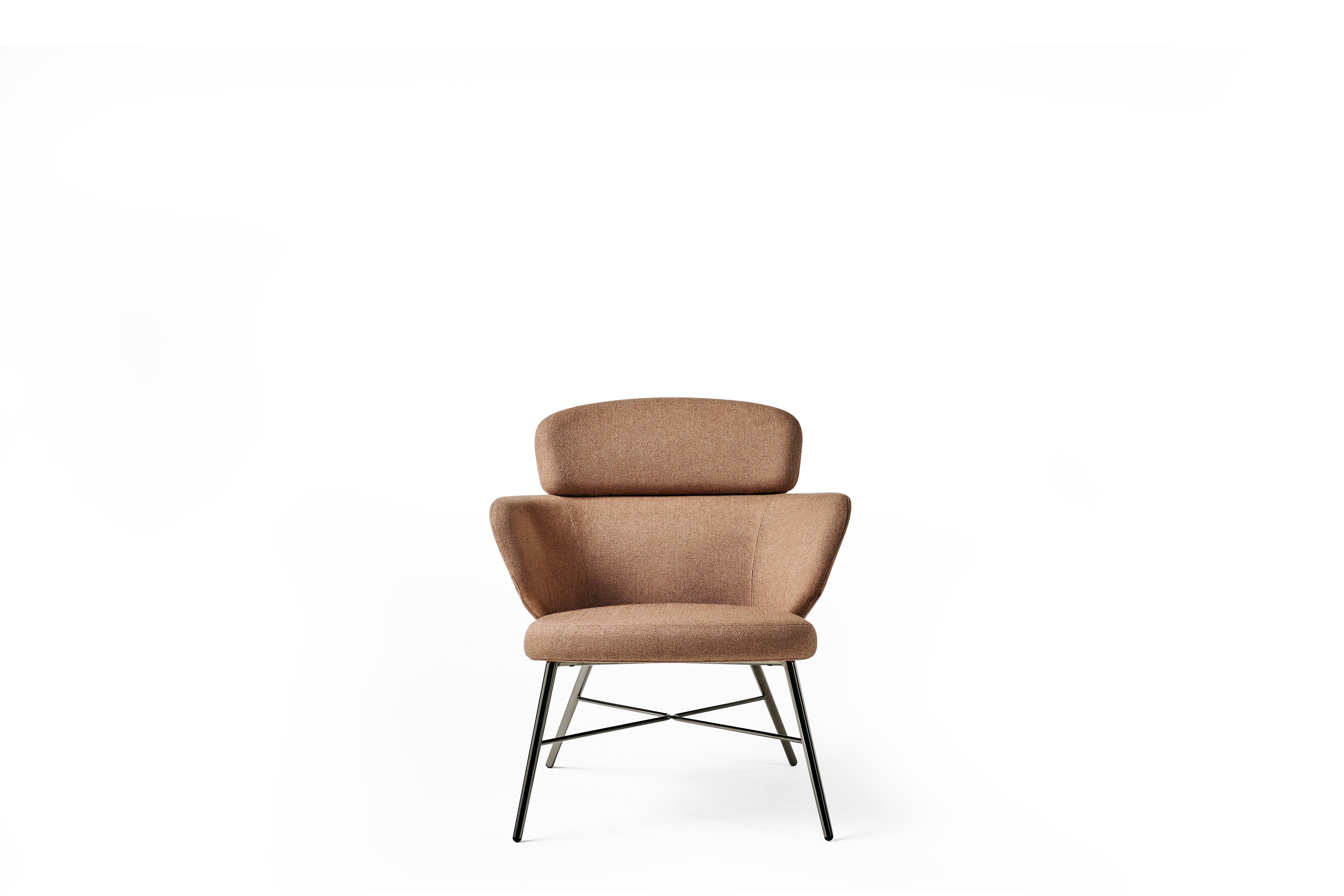 The Kin seat takes inspiration from the Japanese Kintsugi technique, which tends to highlight the value of breakages rather than seeking to conceal them. Reflecting the Japanese tradition, designers Radice and Orlandini have taken the different