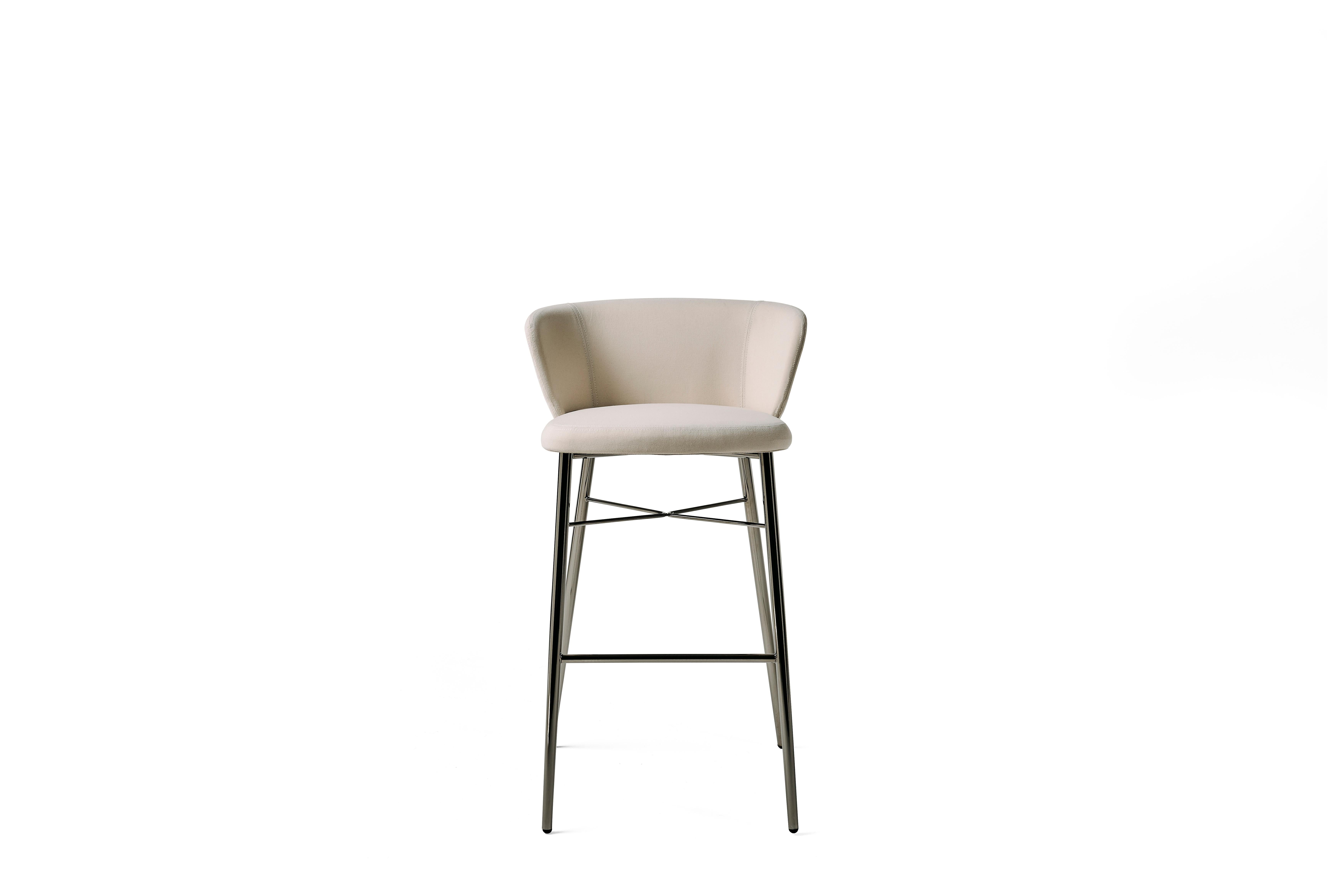 La chaise Kin s'inspire de la technique japonaise Kintsugi, qui tend à valoriser les cassures plutôt que de chercher à les dissimuler. Reflétant la tradition japonaise, les designers Radice et Orlandini ont pris les différentes parties du cadre et