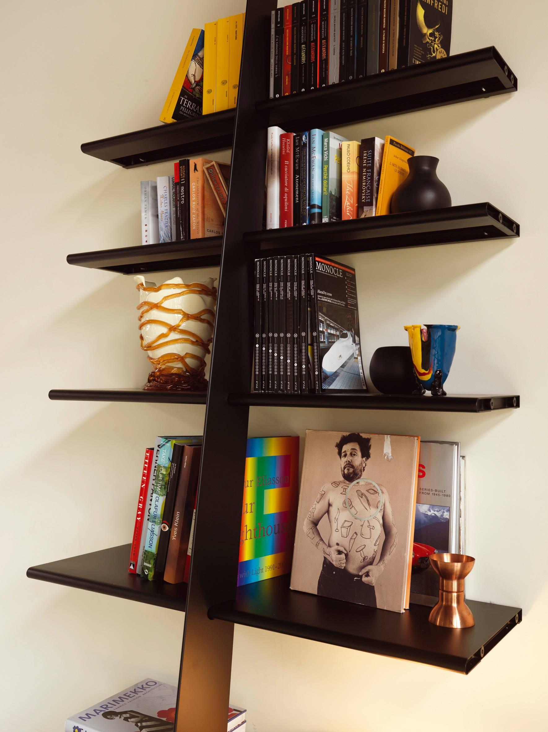 Baleri Italia Mac Gee Bücherregal aus schwarzem Stahl von Philippe Starck (Italienisch) im Angebot