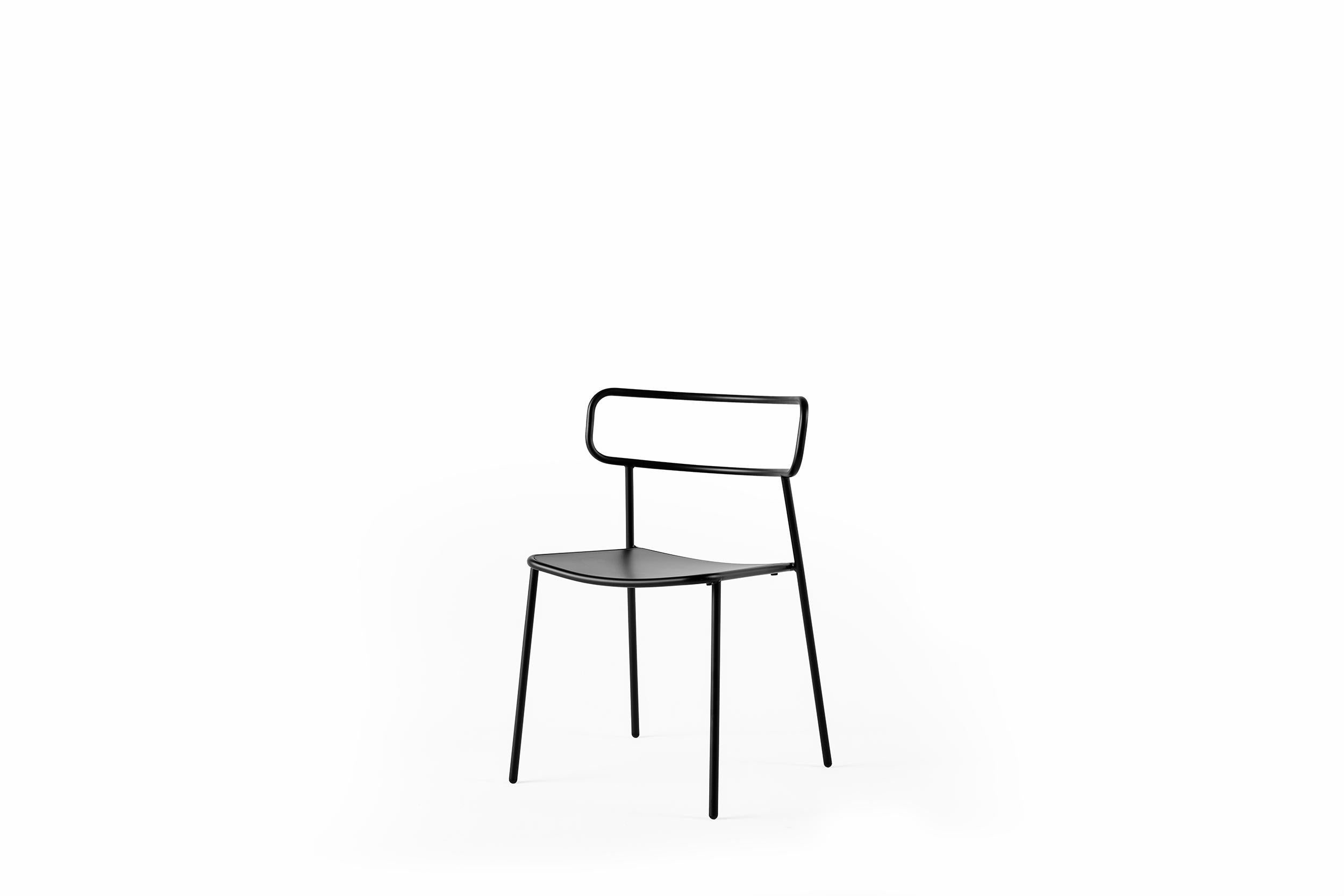 Paloma, both outdoors and indoors, translates the gestural sketch of the pencil into a three-dimensional object, capturing on the paper the essence of a chair through a minimalistic and unencumbered approach. Due to its immediate profound emotional