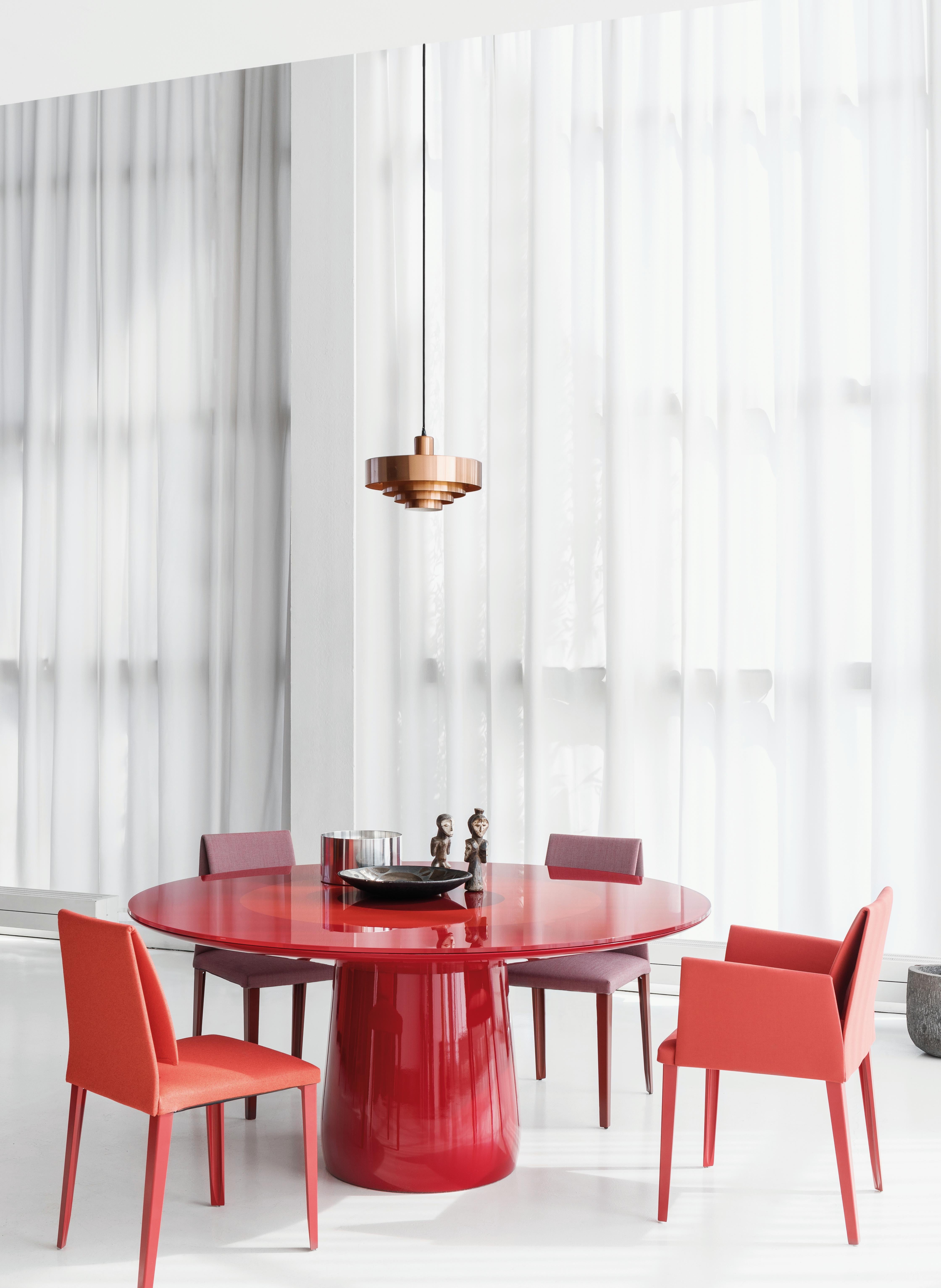 Moderne Table ronde Baleri Italia avec plateau en laque rouge et verre, Claesson Koivisto Rune en vente