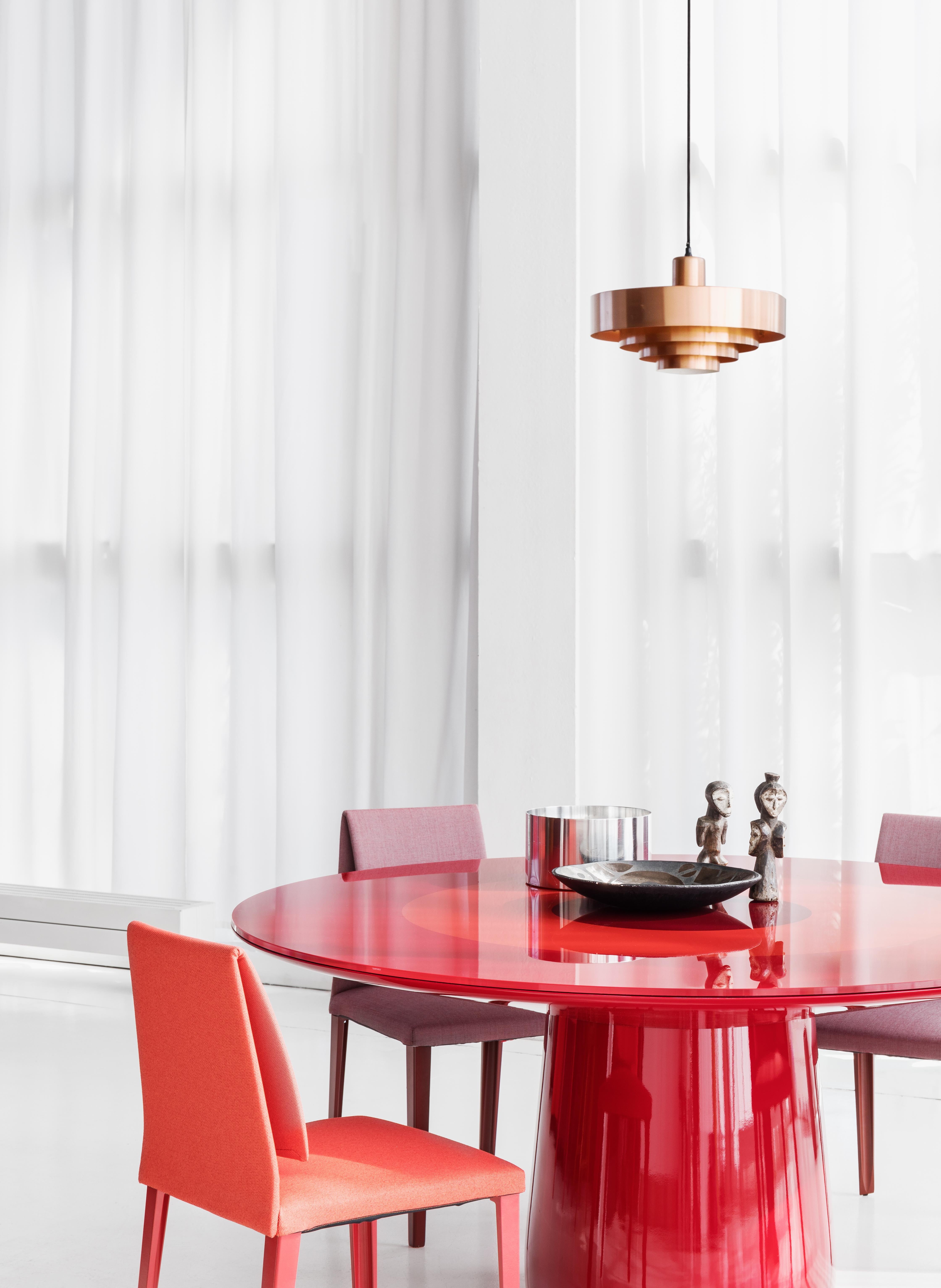 italien Table ronde Baleri Italia avec plateau en laque rouge et verre, Claesson Koivisto Rune en vente