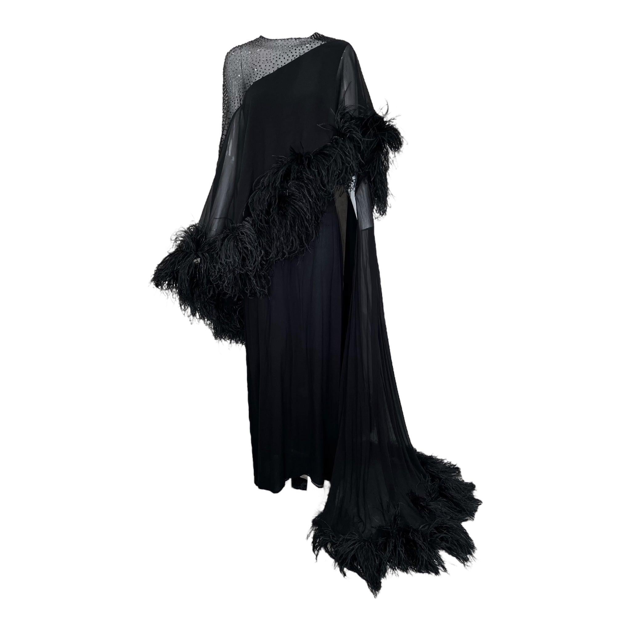 BALESTRA Couture - Robe en mousseline noire avec bordure en autruche et traîne, années 1960 en vente