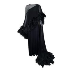 BALESTRA Couture - Robe en mousseline noire avec bordure en autruche et traîne, années 1960