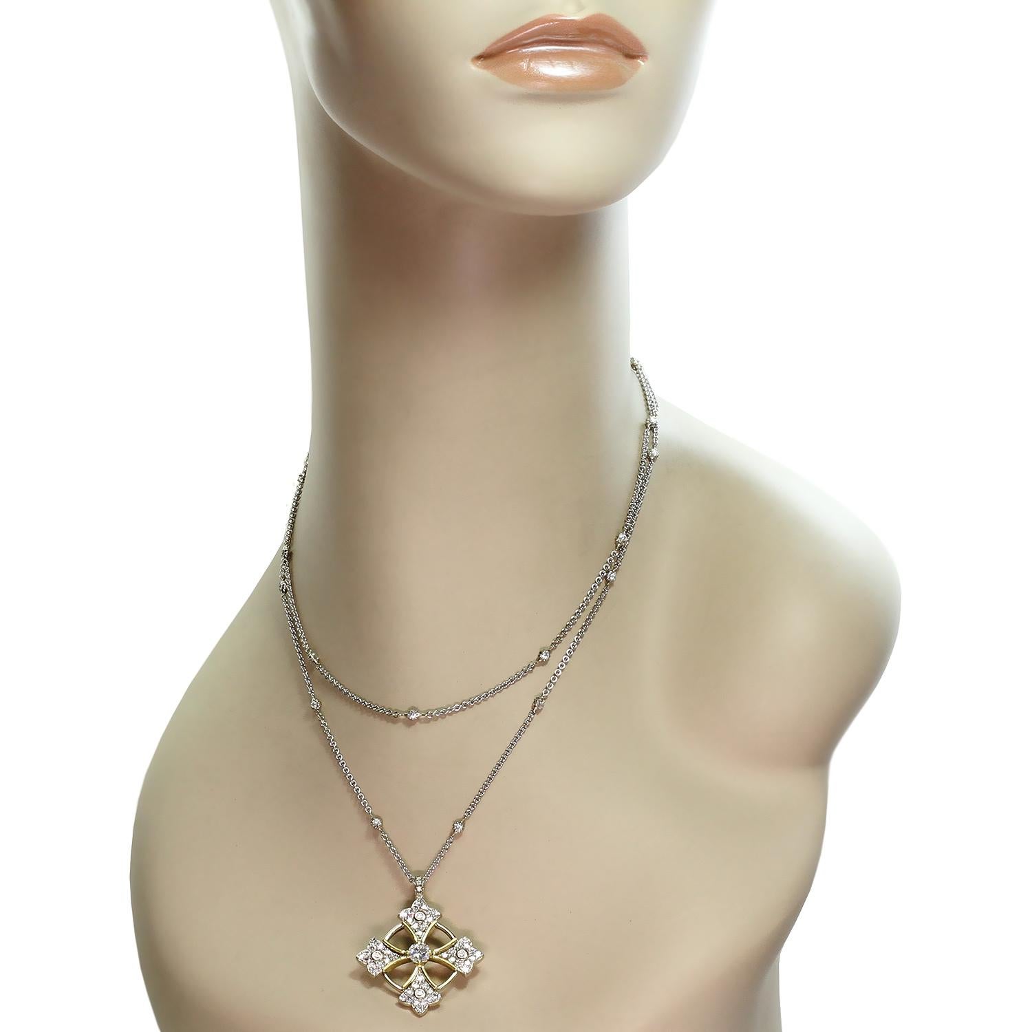 Halskette mit Patonce-Kreuz-Anhänger aus Weiß- und Gelbgold, Diamanten im Zustand „Hervorragend“ im Angebot in New York, NY