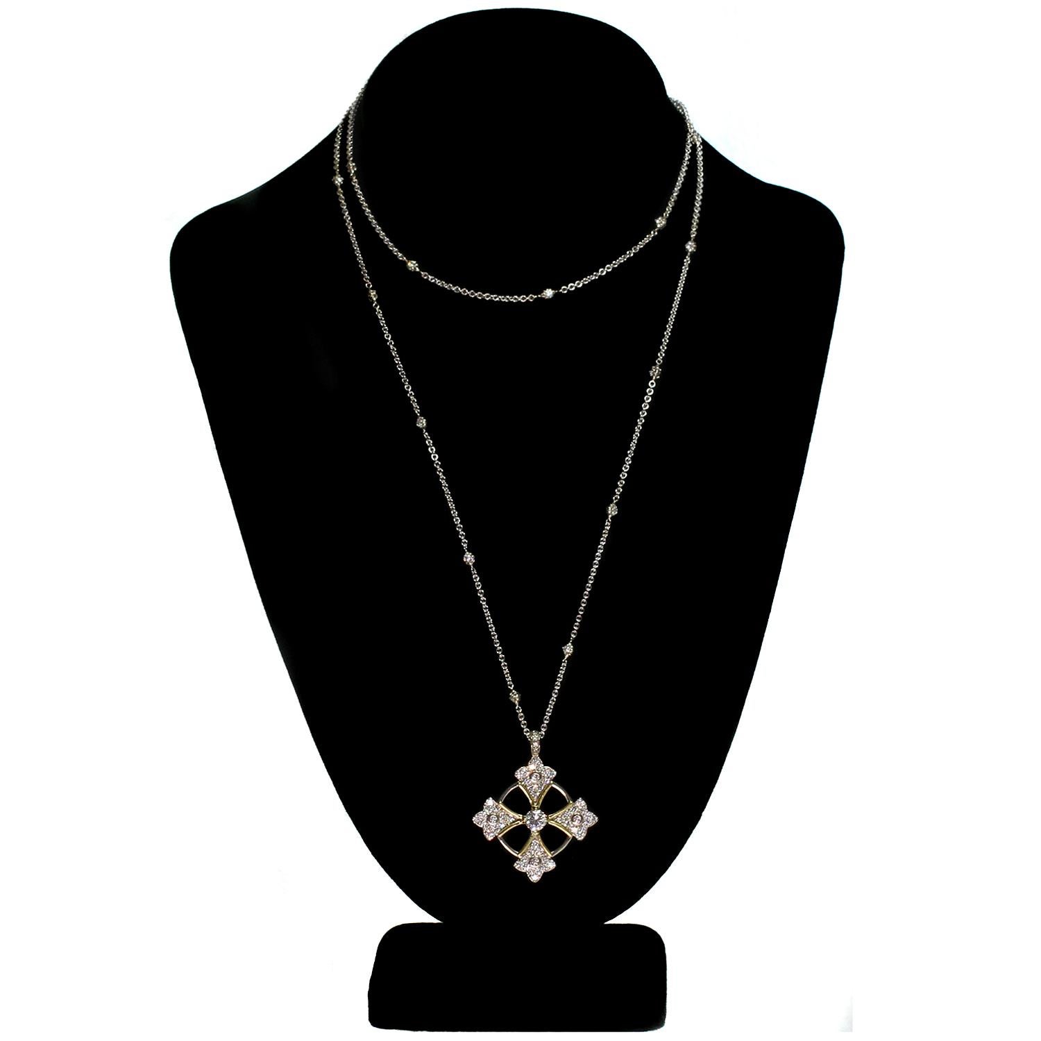 Halskette mit Patonce-Kreuz-Anhänger aus Weiß- und Gelbgold, Diamanten im Angebot 1