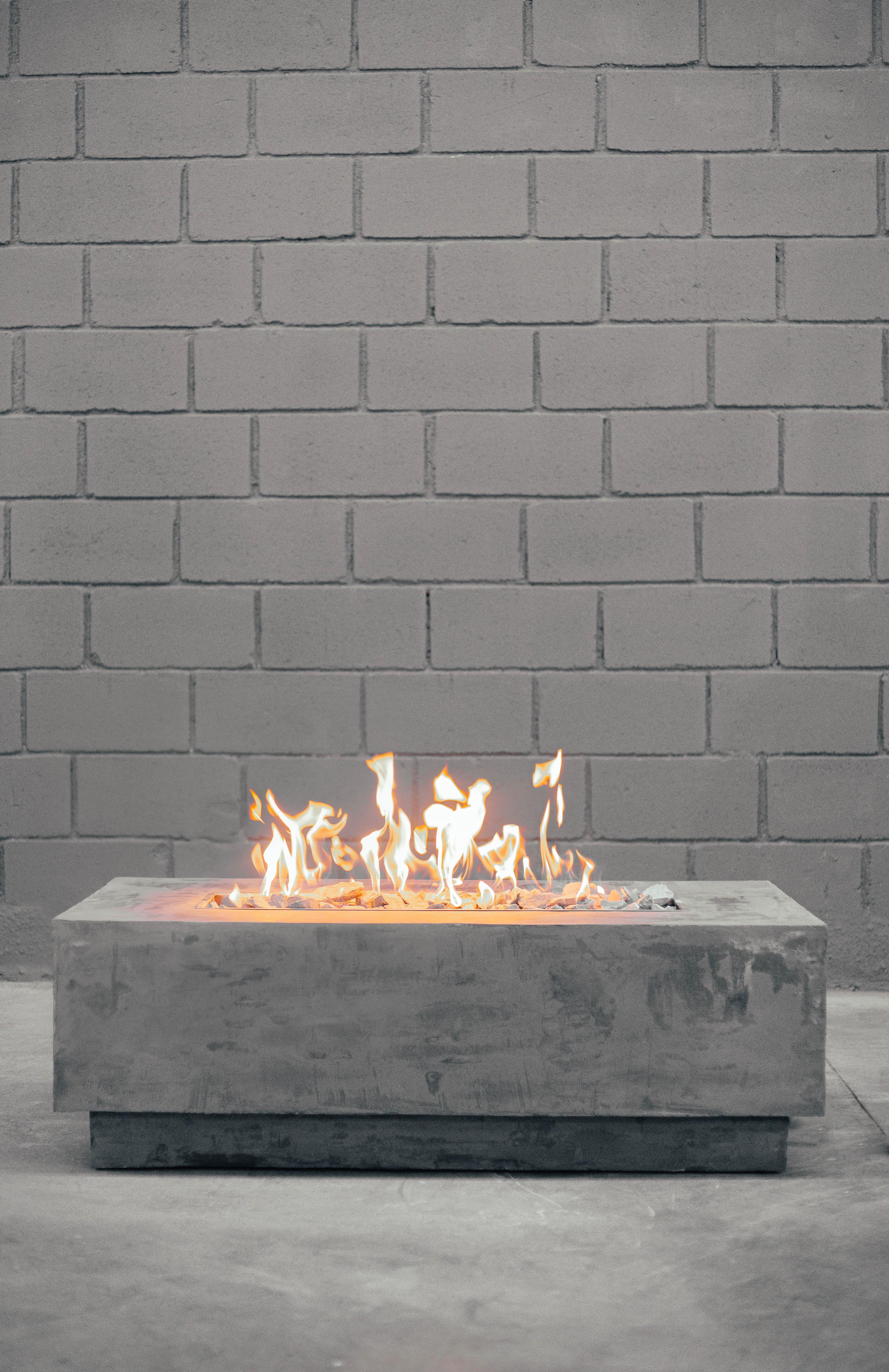 Bali Dos fire table by Andres Monnier
Dimensions: 120 x 60cm x H 45cm
Materials: stainless steel. Lightweight concrete.
Technique: Polished stainless steel. Polished concrete.

The design of the Concretus Collection handmade concrete pieces.