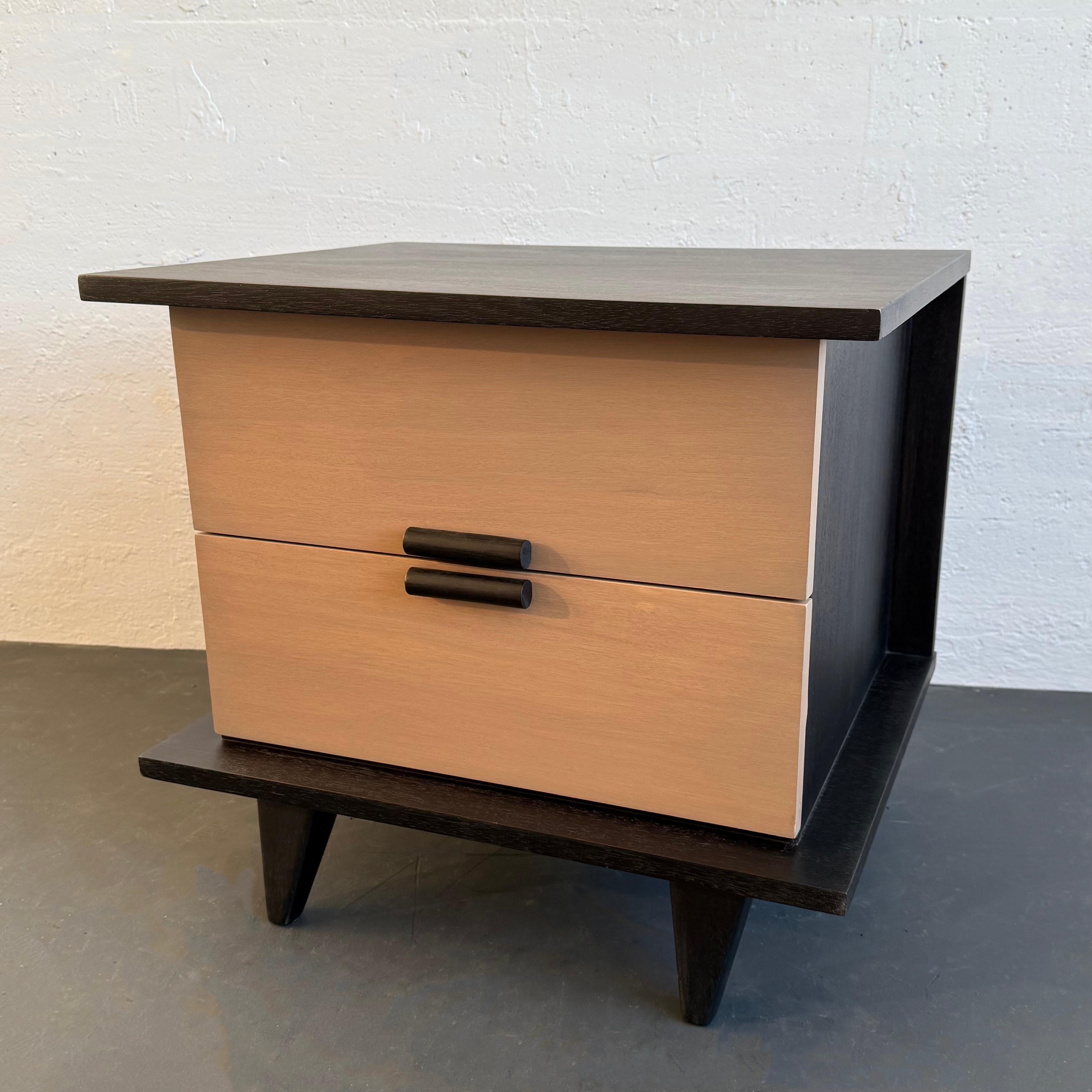 Mesa auxiliar de noche Bali-Hi Por Merton Gershun Para American of Martinsville Moderno de mediados de siglo en venta