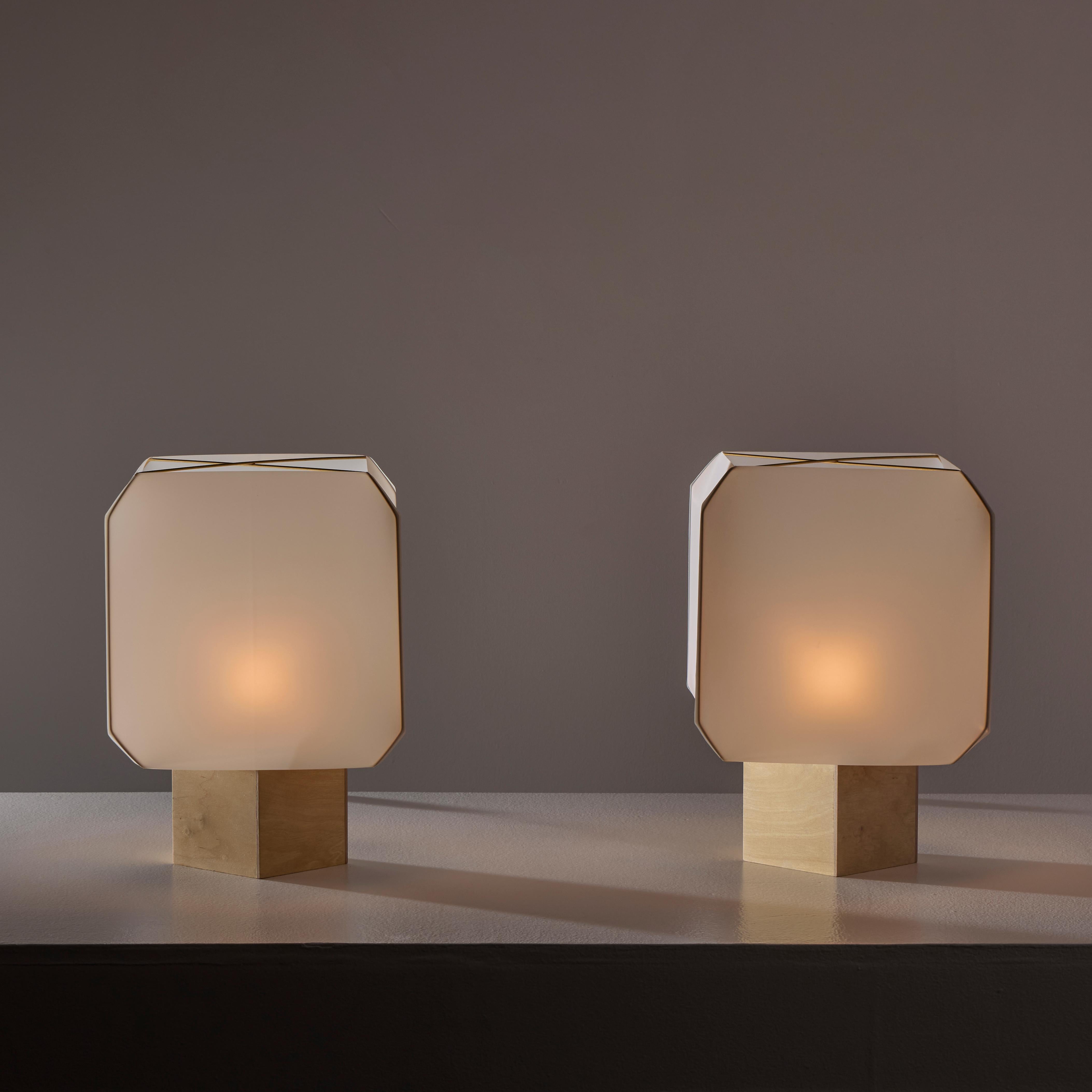 Bali table lamp by Bruno Munari for Danese. Designed and manufactured in Italy, in 1958. Resin fabric shade and wooden base. Original cord with on/off switch. Holds a single E27 socket, adapted for the US. We recommend one 40w maximum bulb. Bulbs