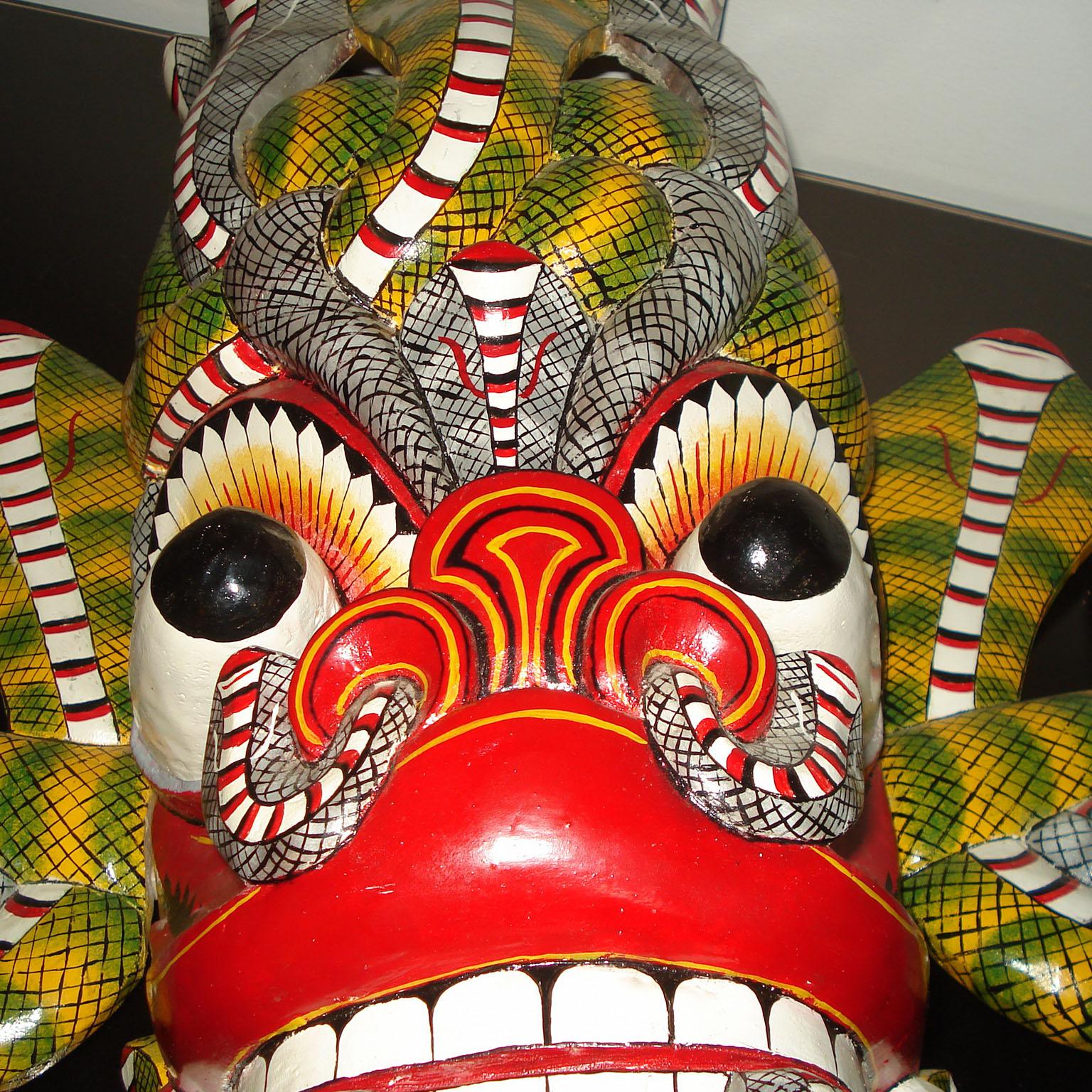 Große handgeschnitzte Balinesische Barong-Tänzermaske (20. Jahrhundert) im Angebot