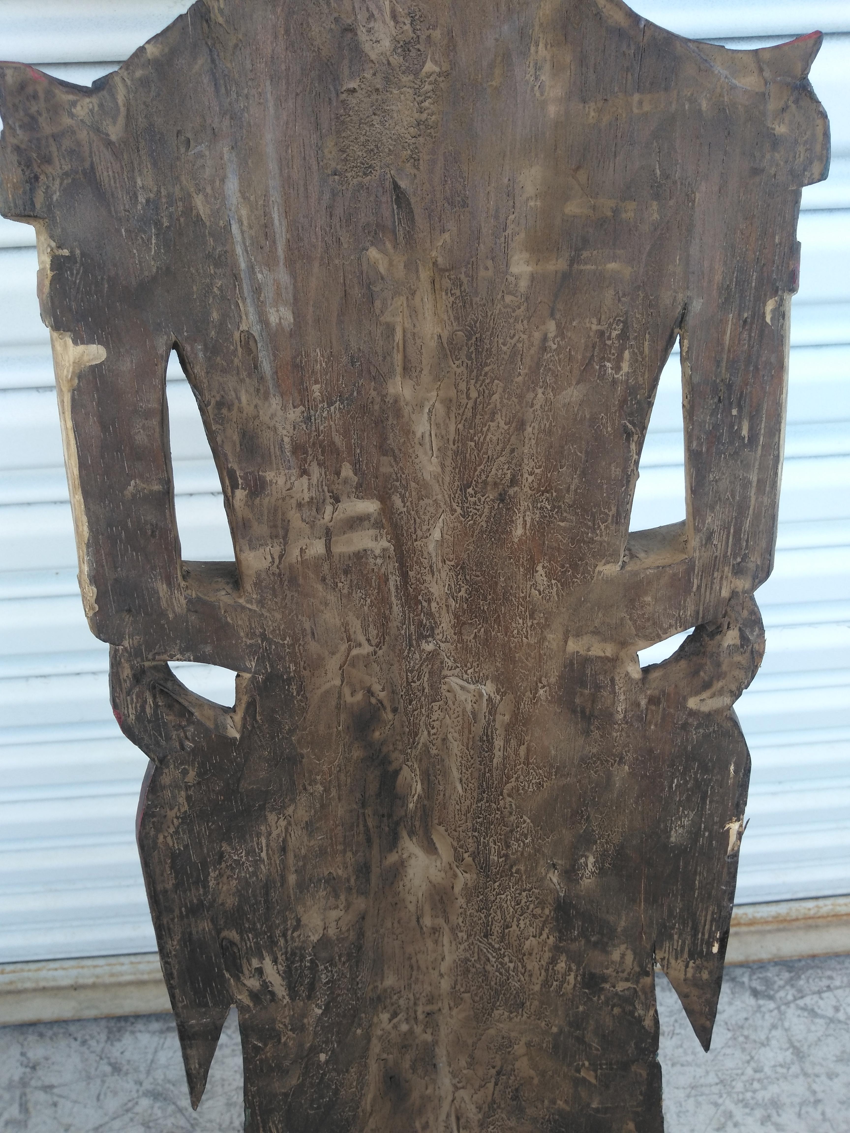 Balinesische buddhistische Diety-Holz-Skulptur (Geschnitzt) im Angebot