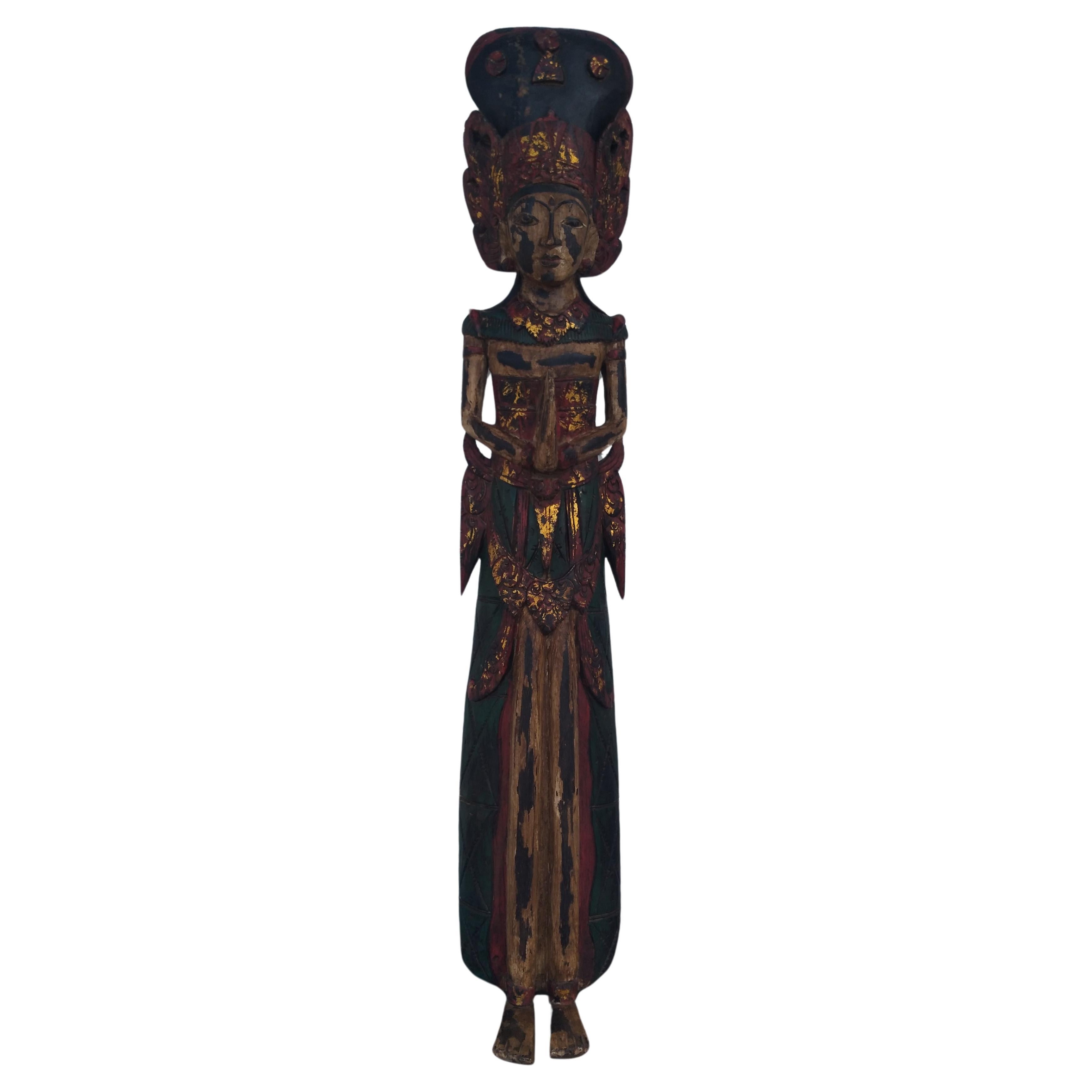 Balinesische buddhistische Diety-Holz-Skulptur im Angebot