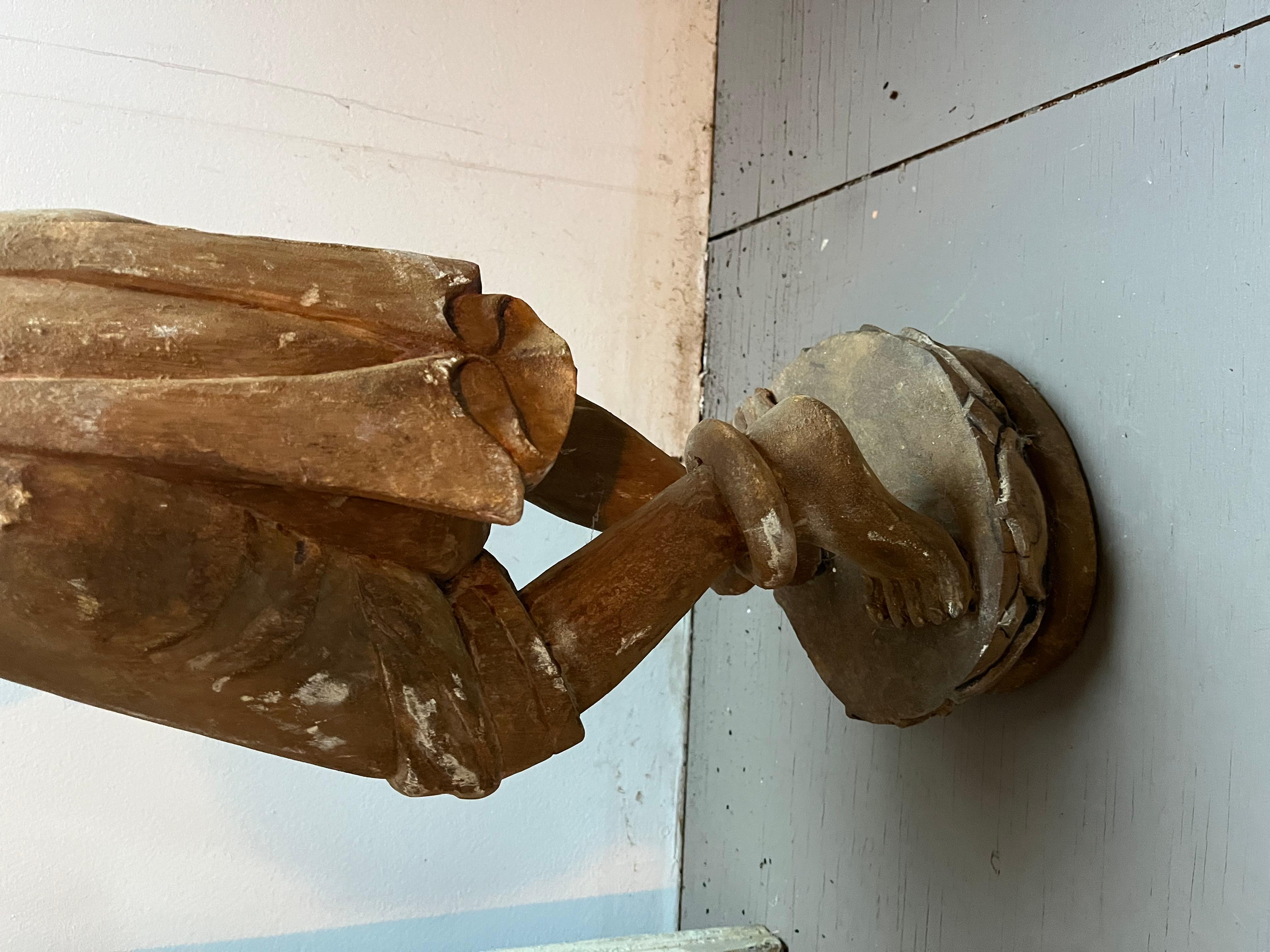 Estatua Balinesa de Madera Tallada de una Bailarina en Bueno Estado en Doylestown, PA