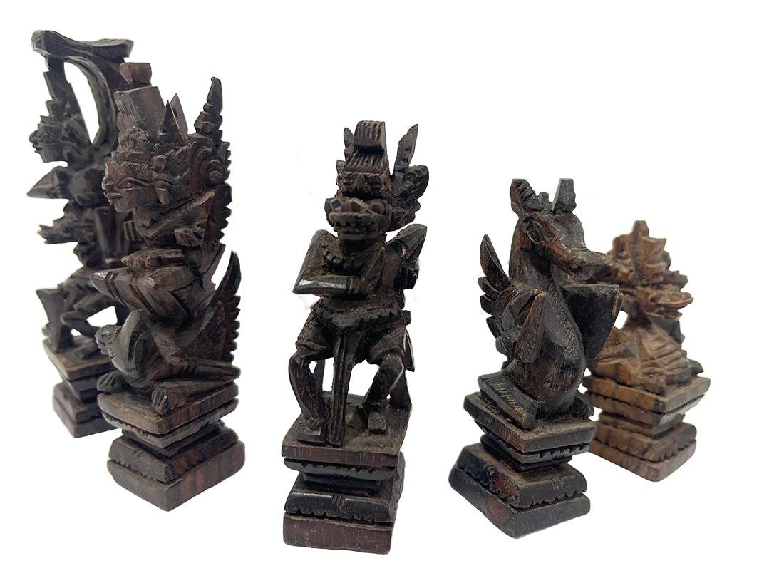 Balinese Chess set in casket- box, 20th Century In Good Condition For Sale In Delft, NL