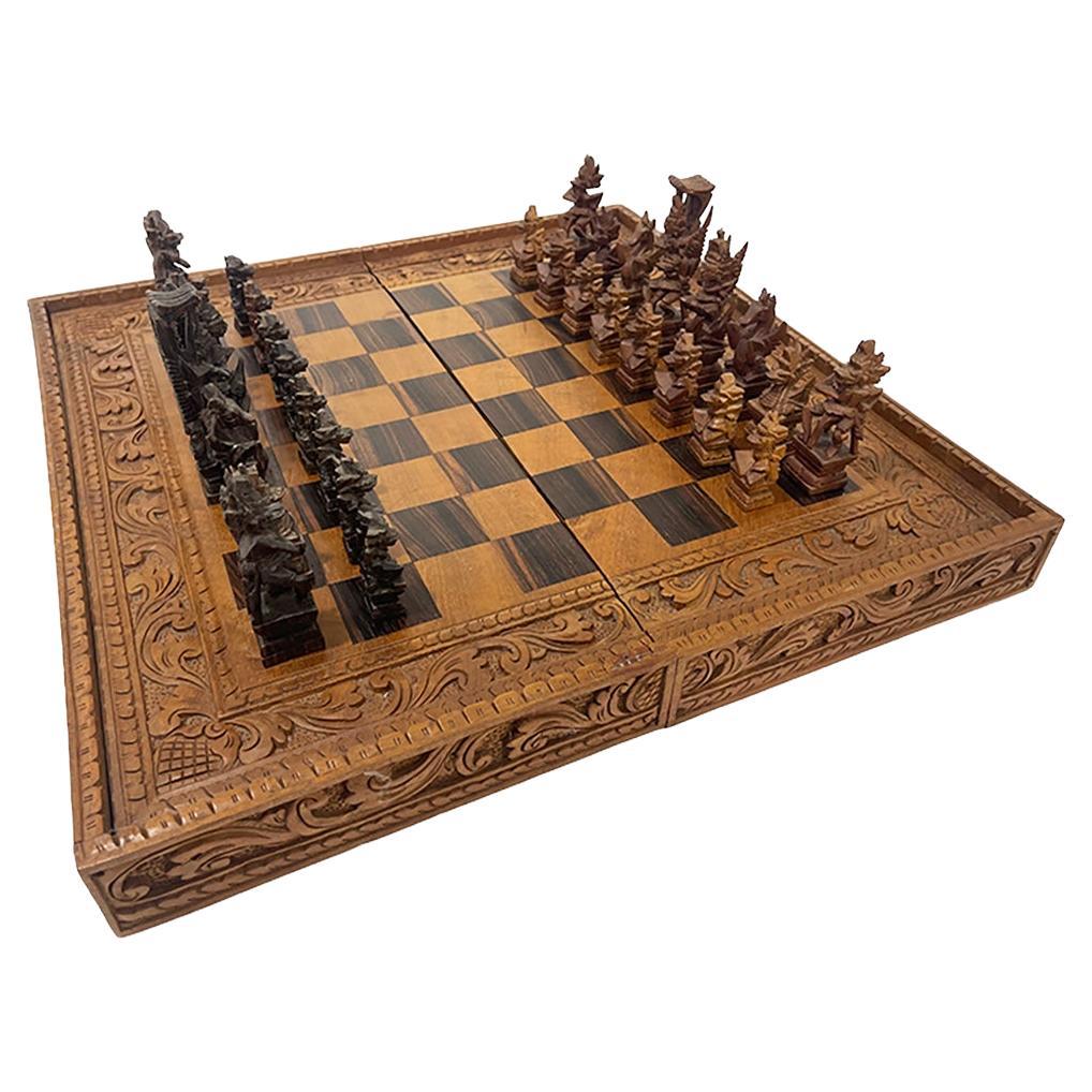Ensemble d'échecs balinais dans une boîte-coffret, 20ème siècle