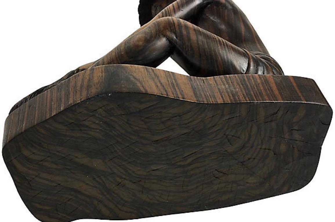 Skulptur eines chinesischen Fischers aus Holz, geschnitzt im Angebot 3