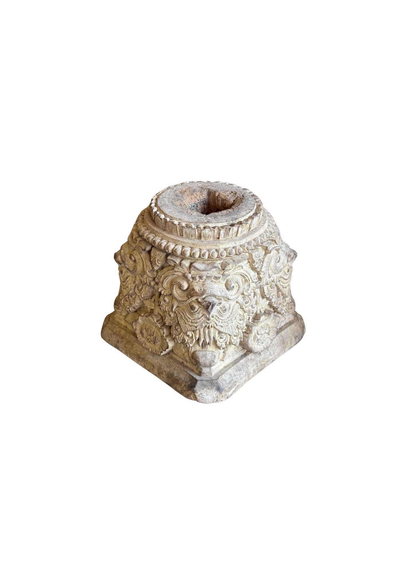 Balinese hand-carved antique Chapiter Column Accent Madera dura en venta