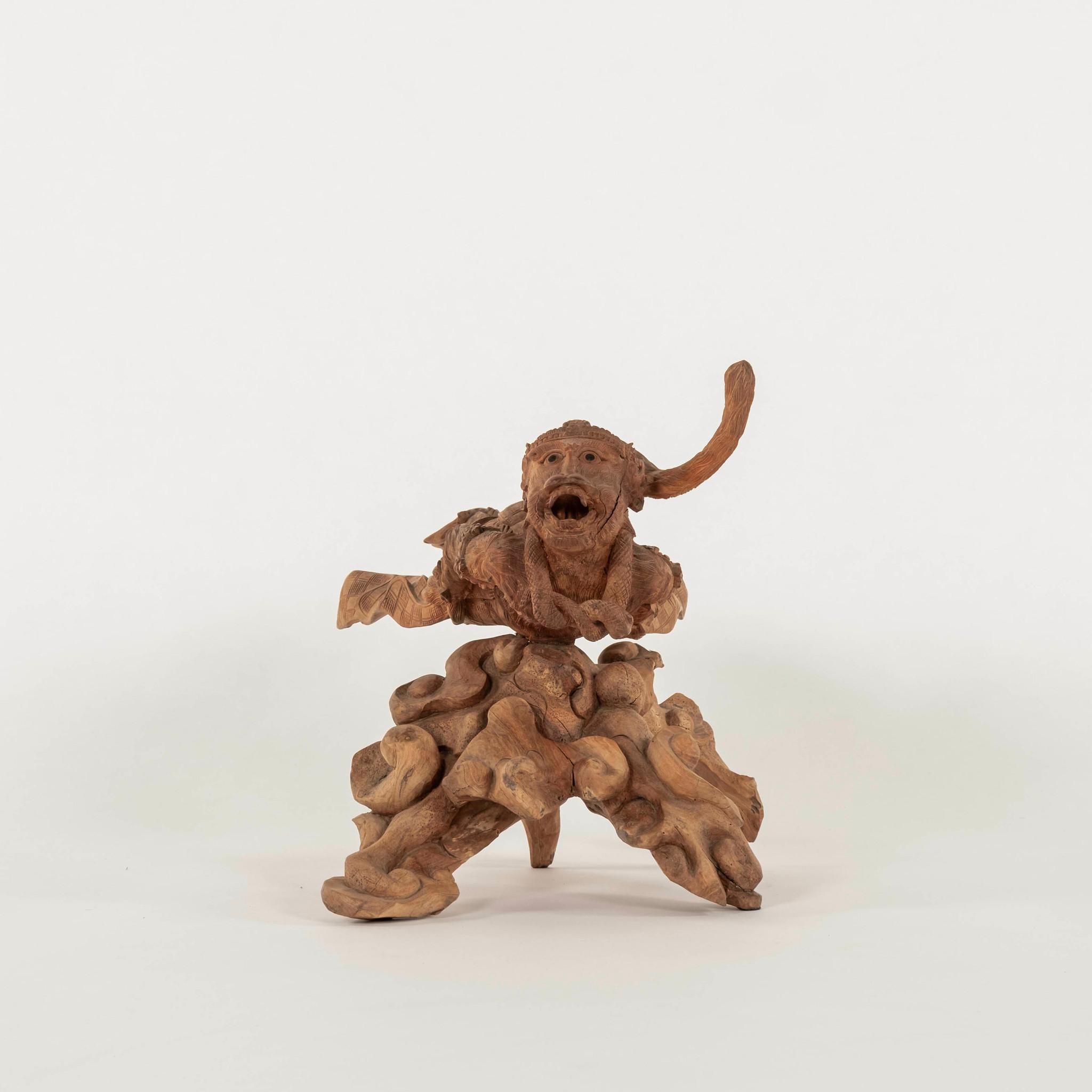 Sculpture balinaise Hanuman, singe volant, sculptée à la main en vente 2