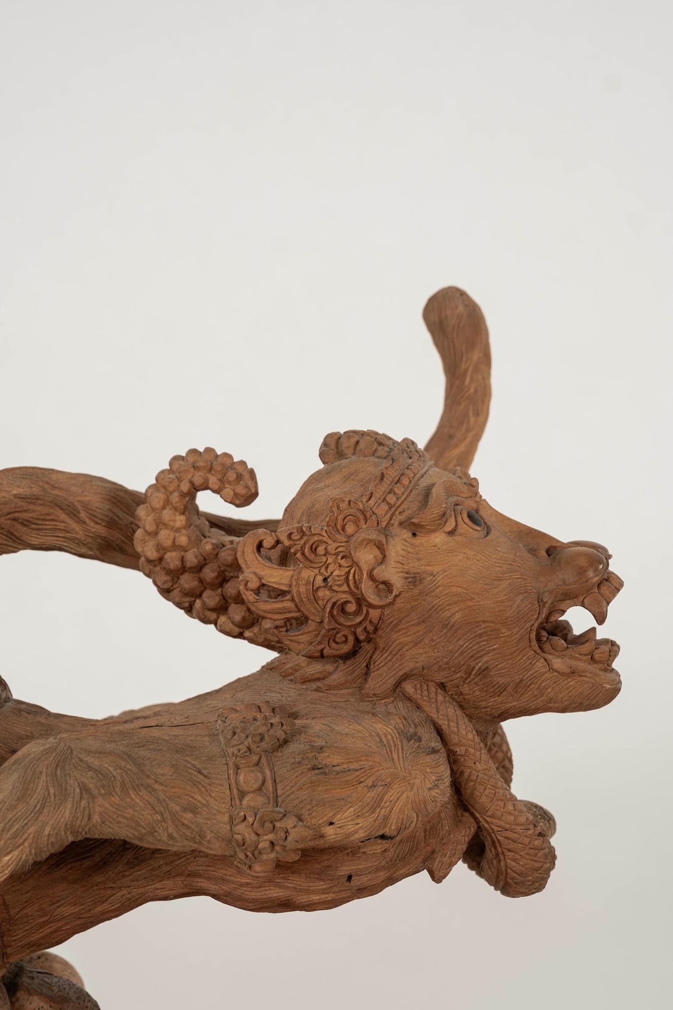 Tribal Sculpture balinaise Hanuman, singe volant, sculptée à la main en vente