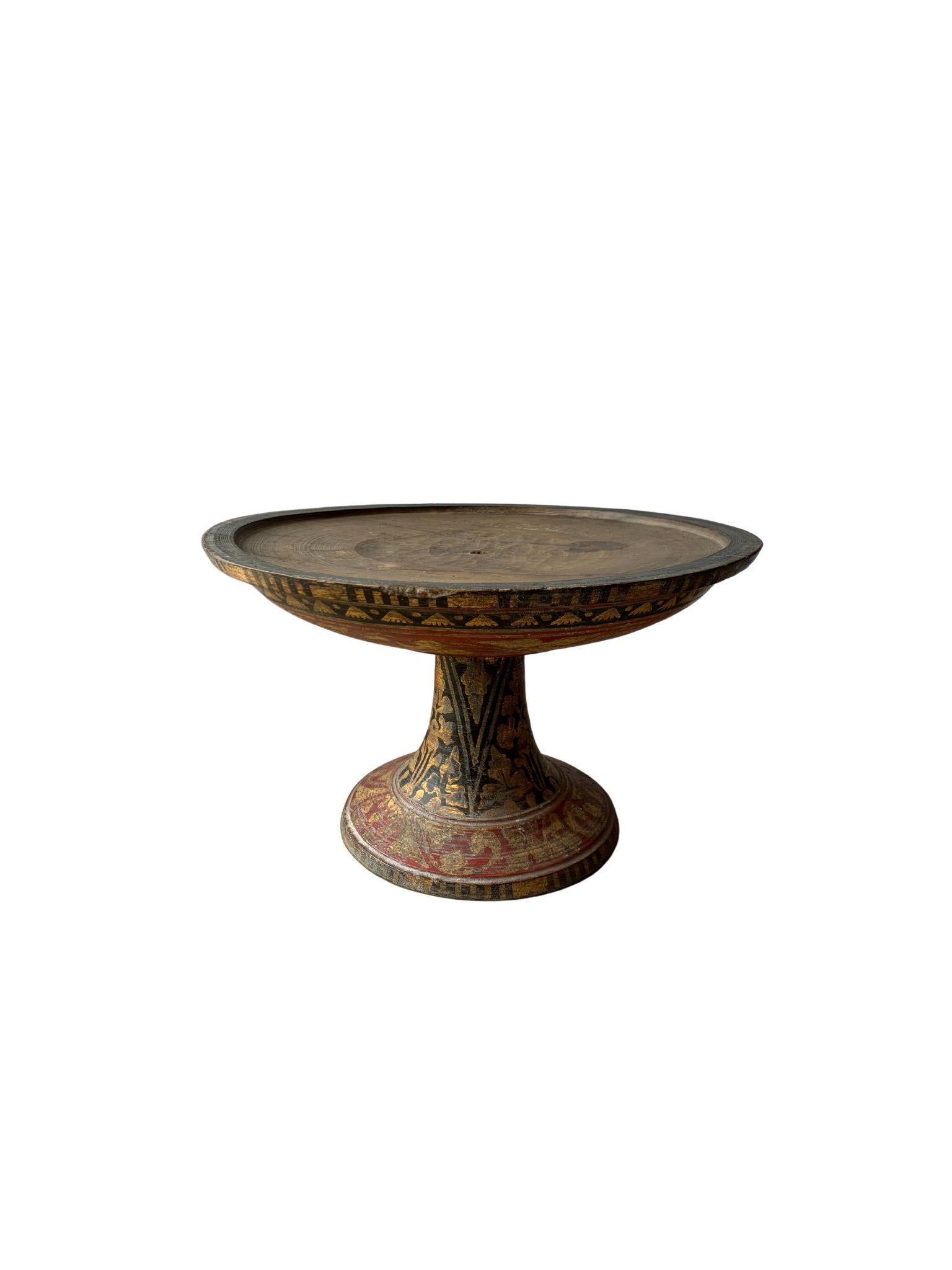 Hand-Carved Balinese Offering Bowl 'Dulang' with Floral Motif