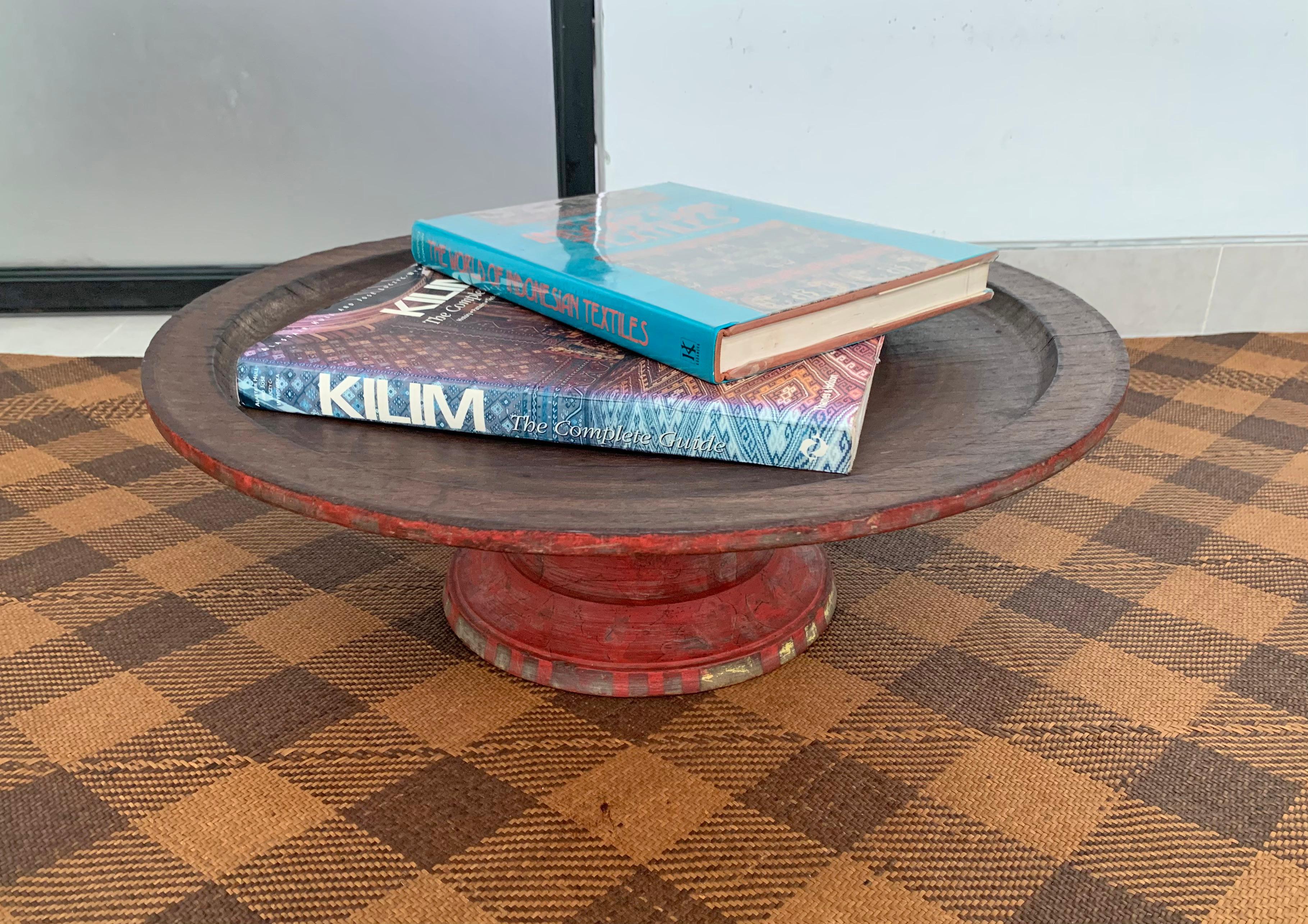 Balinese Temple Offering Tray / Bowl 'Dulang' Floral Motifs & Red Polychrome For Sale 1