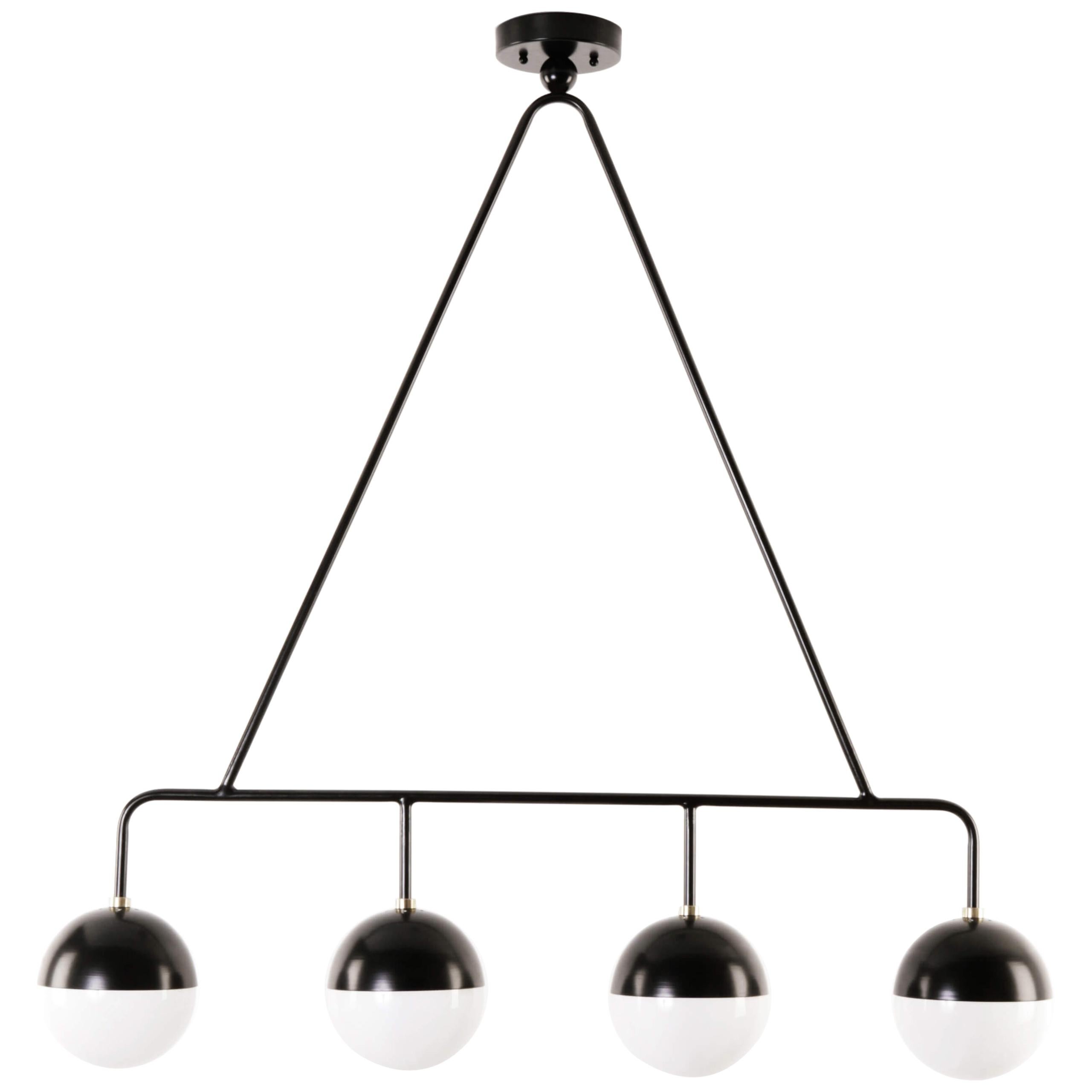 Lampe à suspension Balise en acier noir poudré avec 4 globes en verre opale