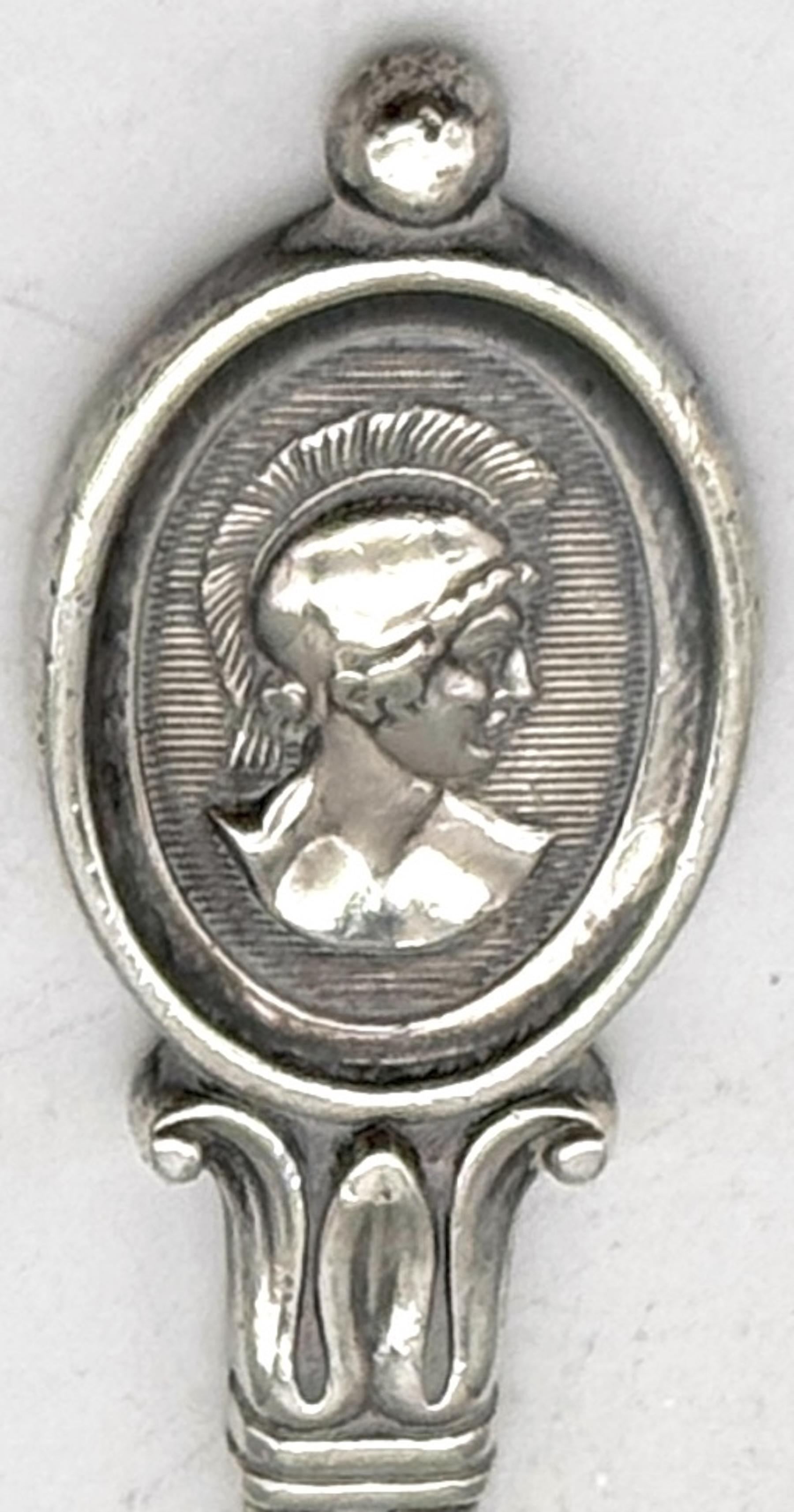 Ball, Black & Co. Abrecartas de plata de ley con medallón de Marte, C 1862 Vaciado en venta
