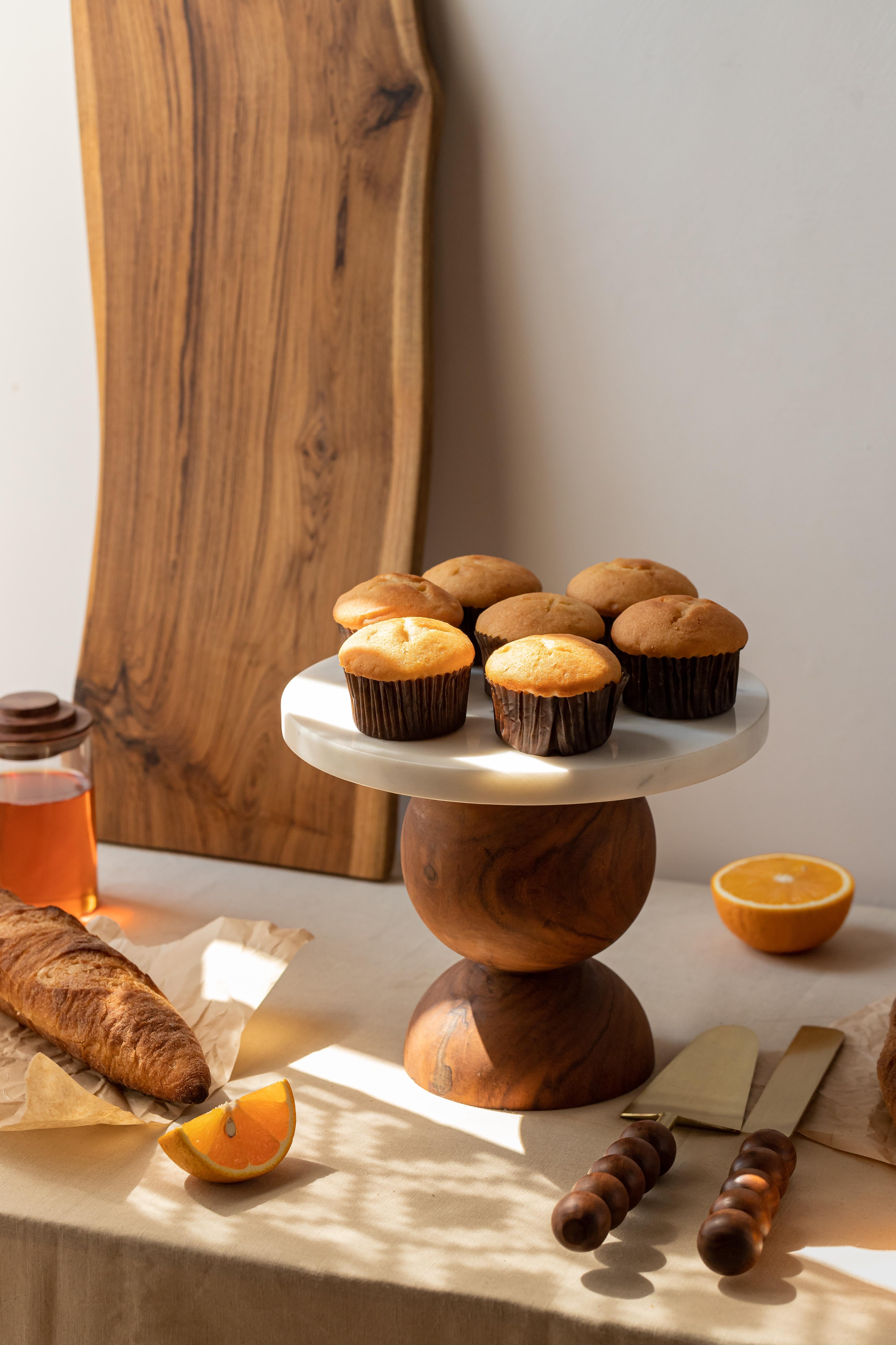 Objectry Ball Cake Set – Modern Marble & Wood Cake Stand with Knife & Server For Sale 1