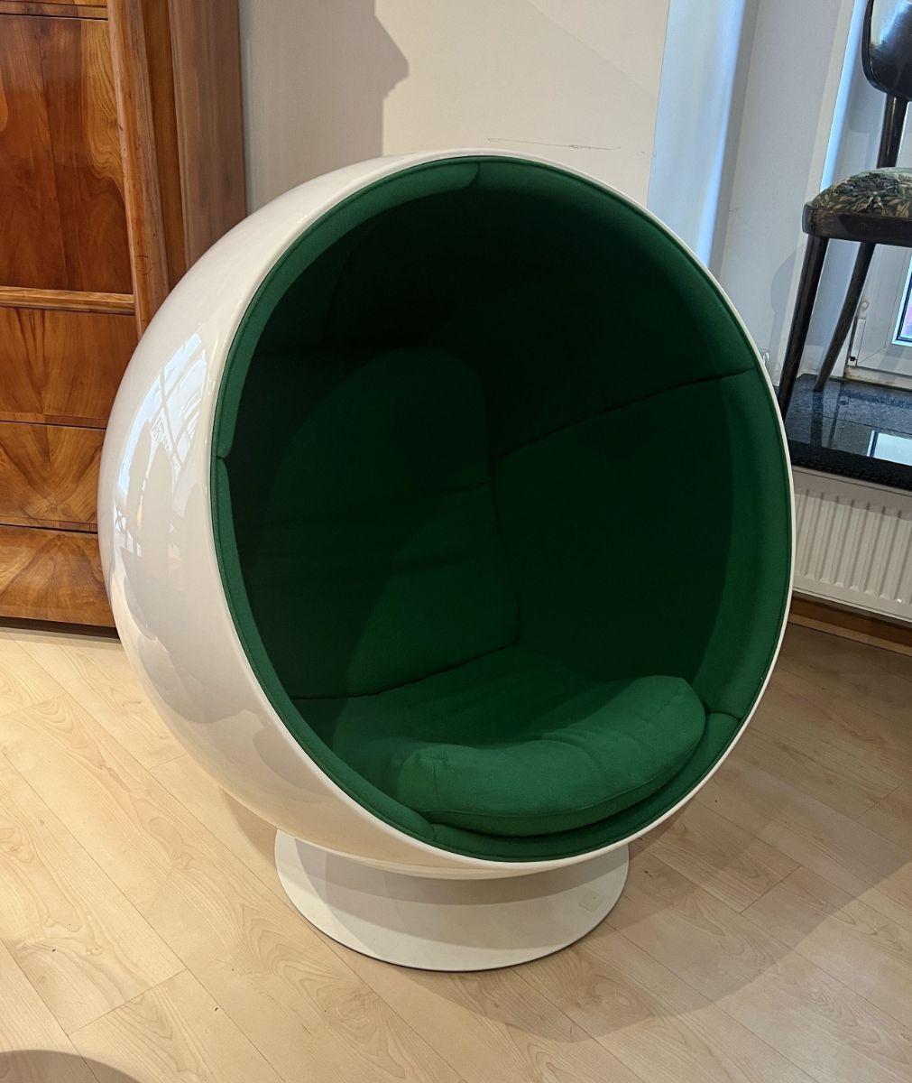 Ball chair by Eero Aarnio, Green and White, Adelta, Finland circa 1980/90s

One of the greatest design classics of all time, the “Ball chair”, designed by Eero Aarnio (born 1932 Helsinki) in 1963 and manufactured by Delta in the 1980/90s.
Hinged