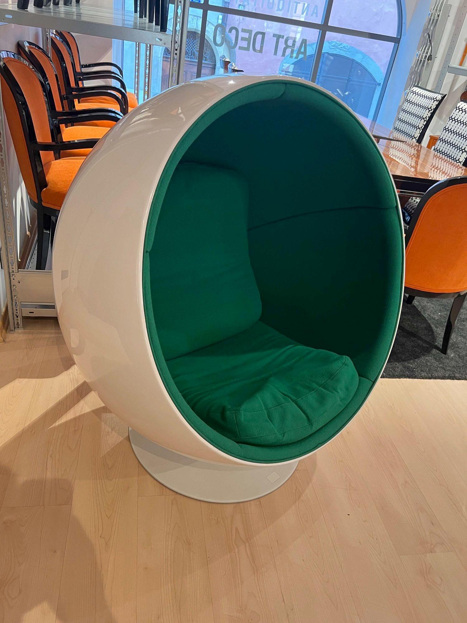 bubble chair 90s
