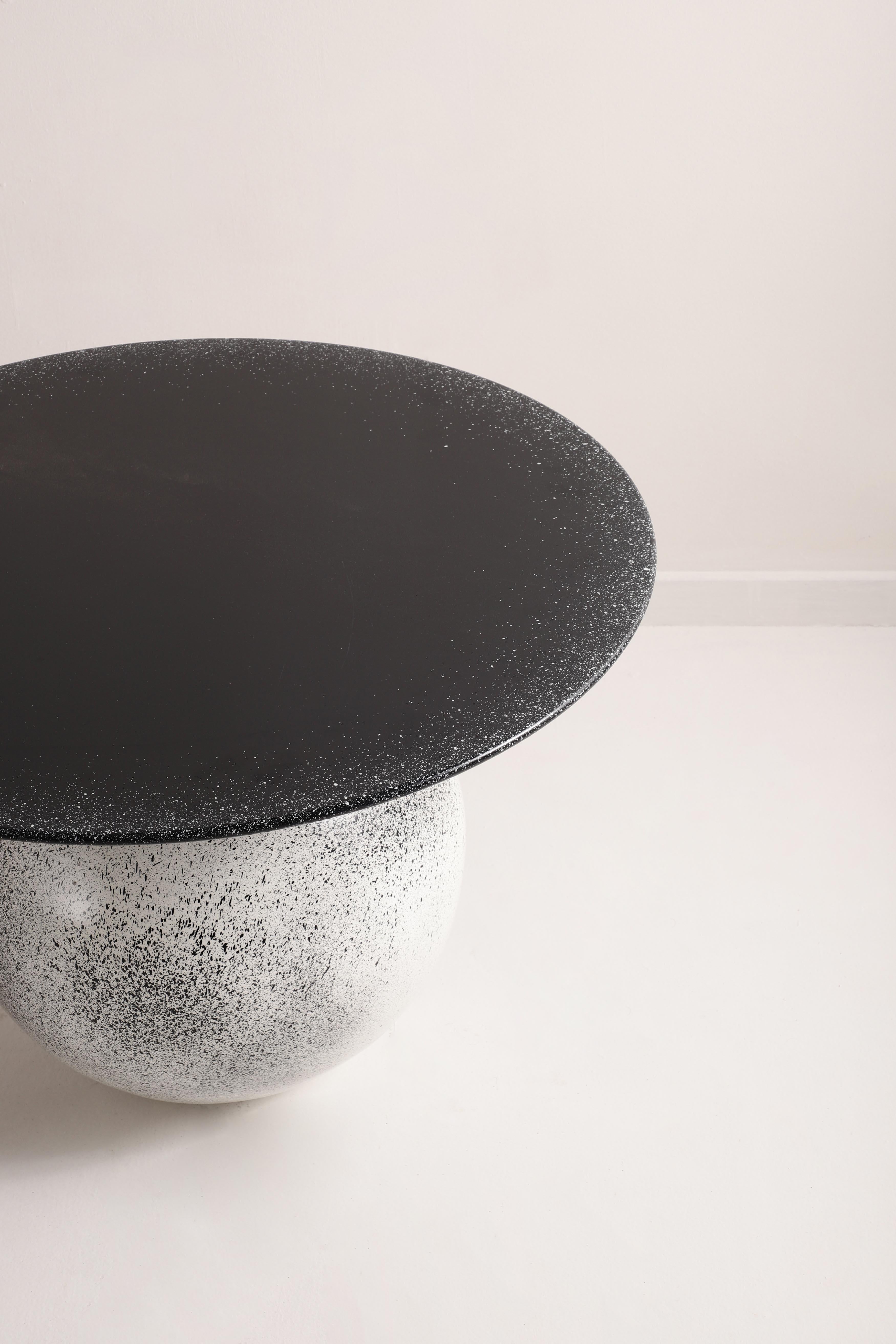 Contemporary Ball Coffee Table in Engineered Wood with Speckled Wax Finish In New Condition For Sale In New Delhi, IN