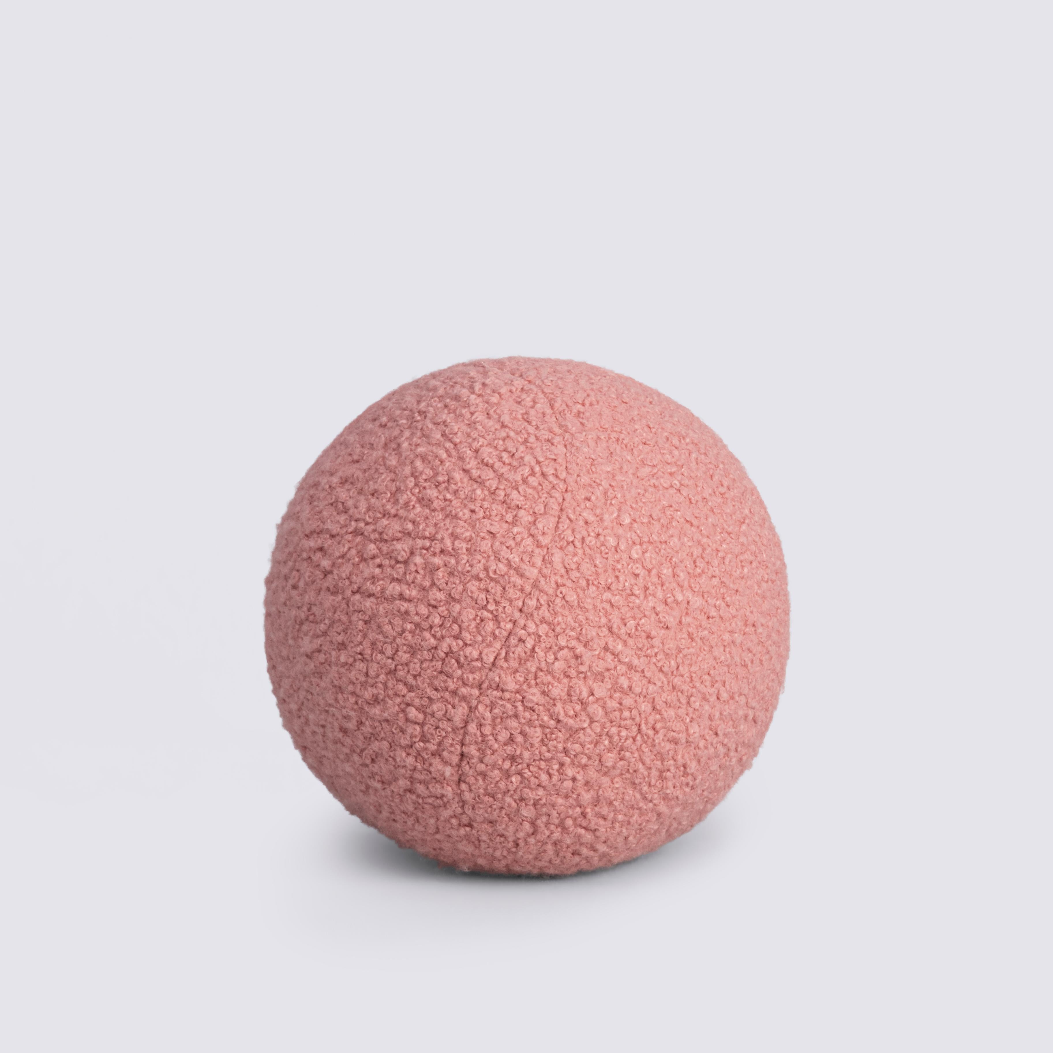 Ball cushion from Mas Creations by Masquespacio
Dimensions: D 30 cm
Materials: krimmer wool, polyester hollow fiber

The ball cushion is another new item of our collection. A cushion with the form of a ball that shows Mas Creations’ most funny