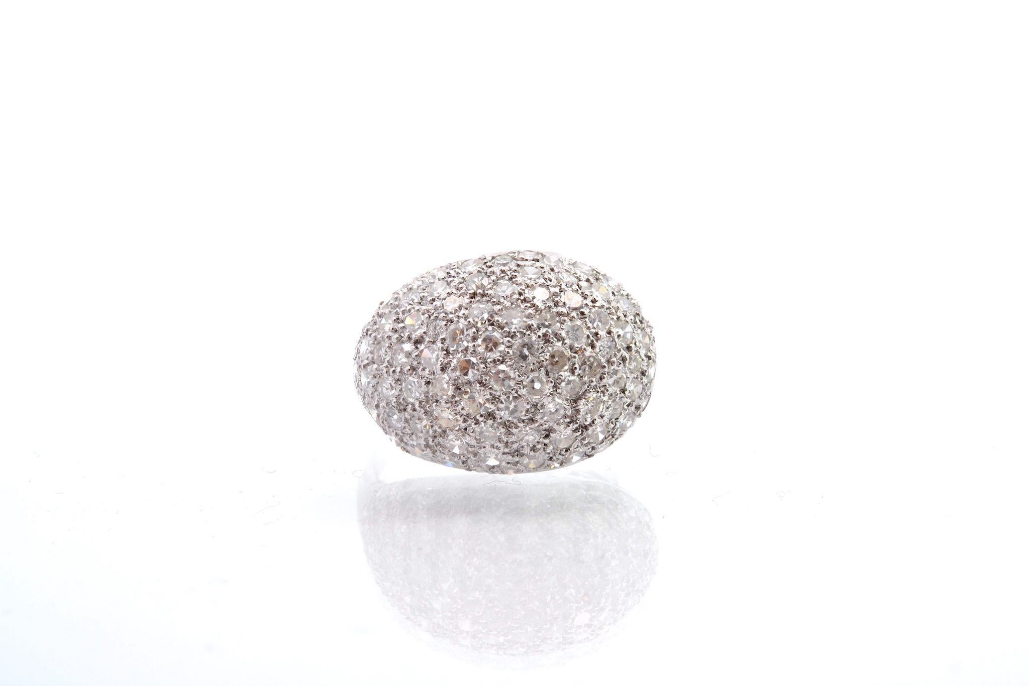 Stones: 85 diamonds 8×8: 2.40cts
Material: 18k white gold
Dimensions: 1.6cm x 2.5cm
Weight: 4.6g
Period: 1950
Size: 56 (free sizing)
Certificate
Ref. : 25243