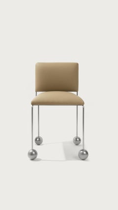 Chaise sculpturale à pieds en forme de boule, cuir cactus végétal, beige