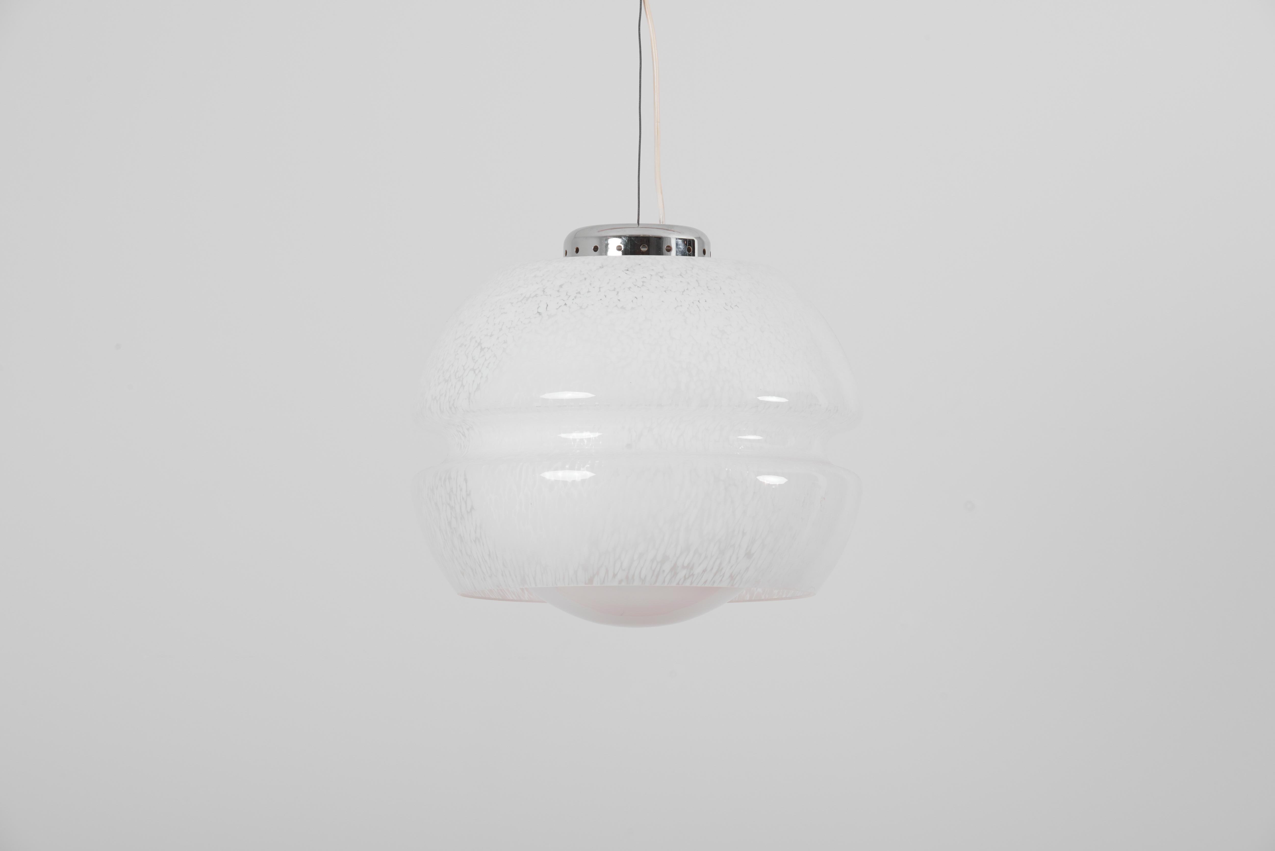 White glass pendant lamp with two layers.

1 x E27 socket.

Please note: Lamp should be fitted professionally in accordance to local requirements.
