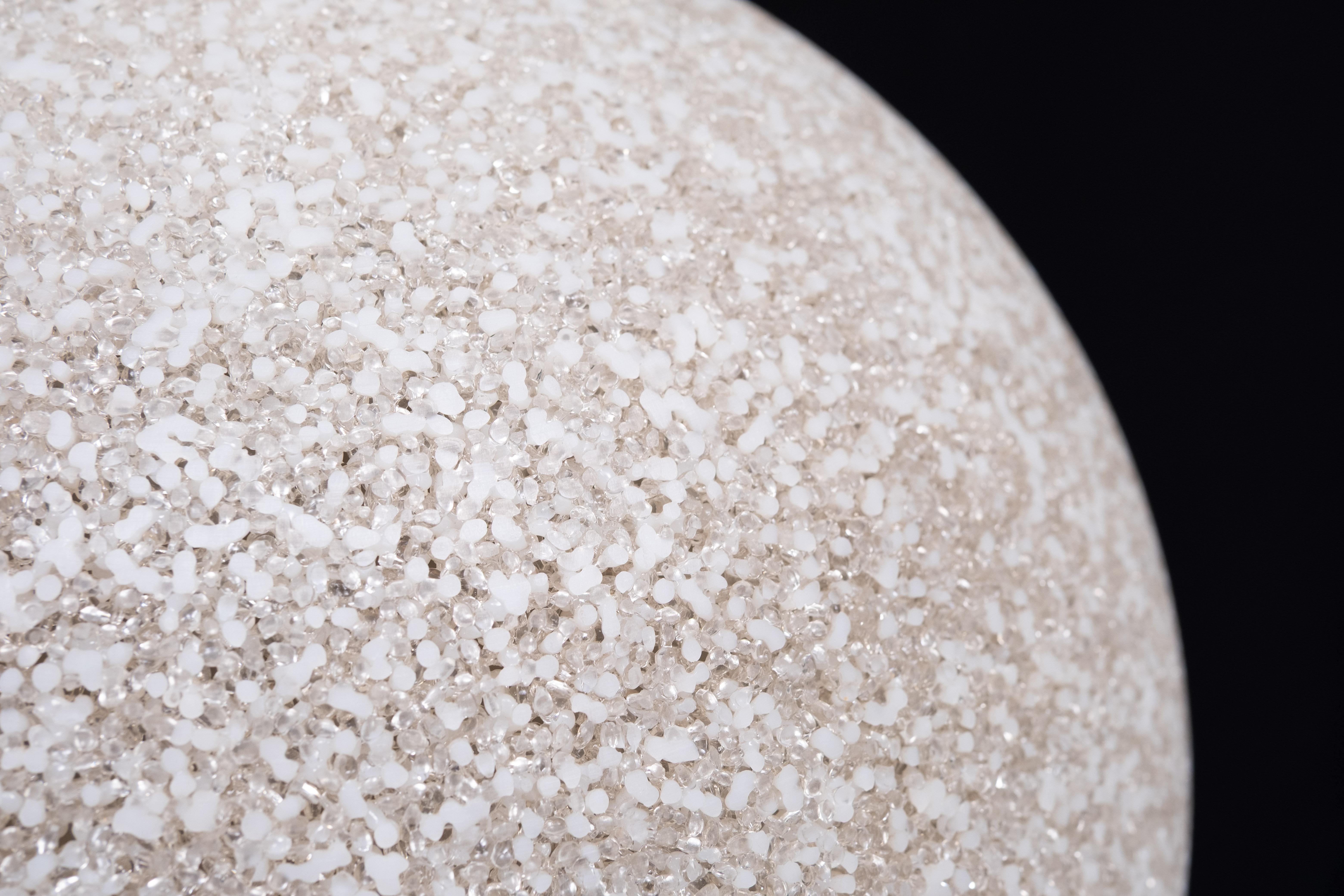 Resina epossidica Lampada a sfera su base di pino 1970 Francia in vendita